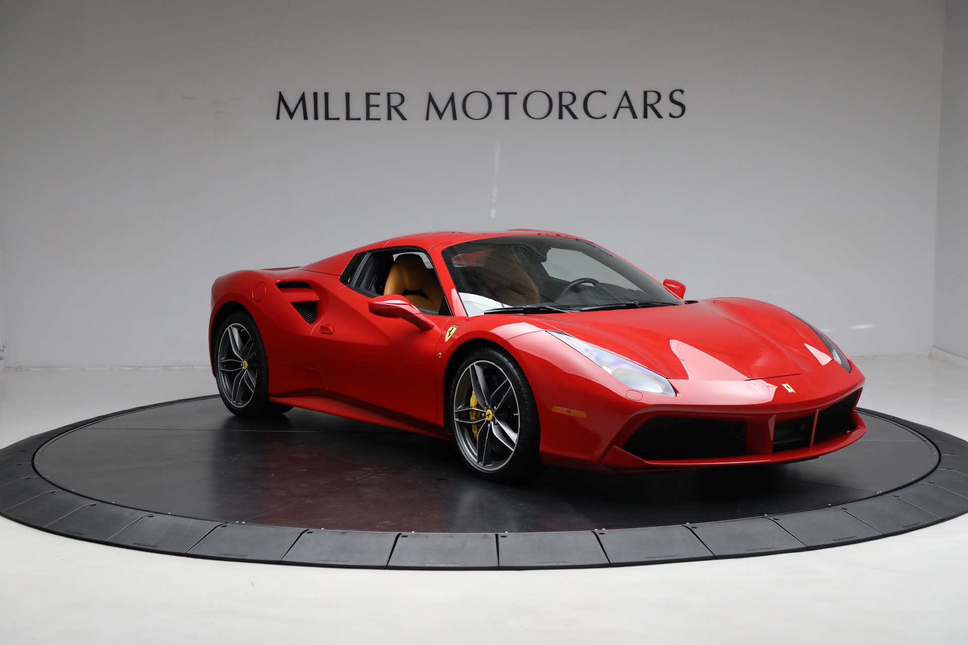 Used-2019-Ferrari-488-Spider