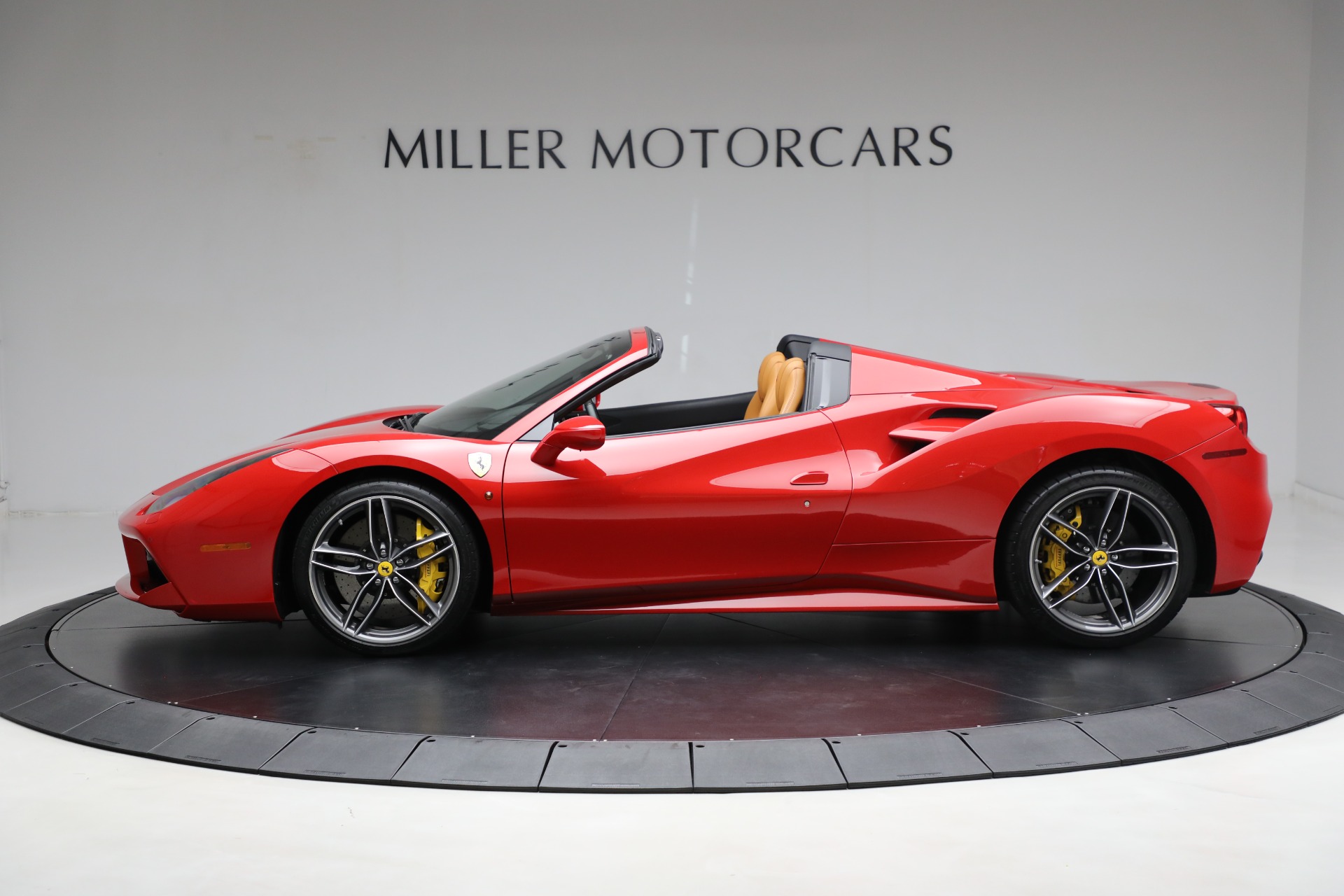 Used-2019-Ferrari-488-Spider