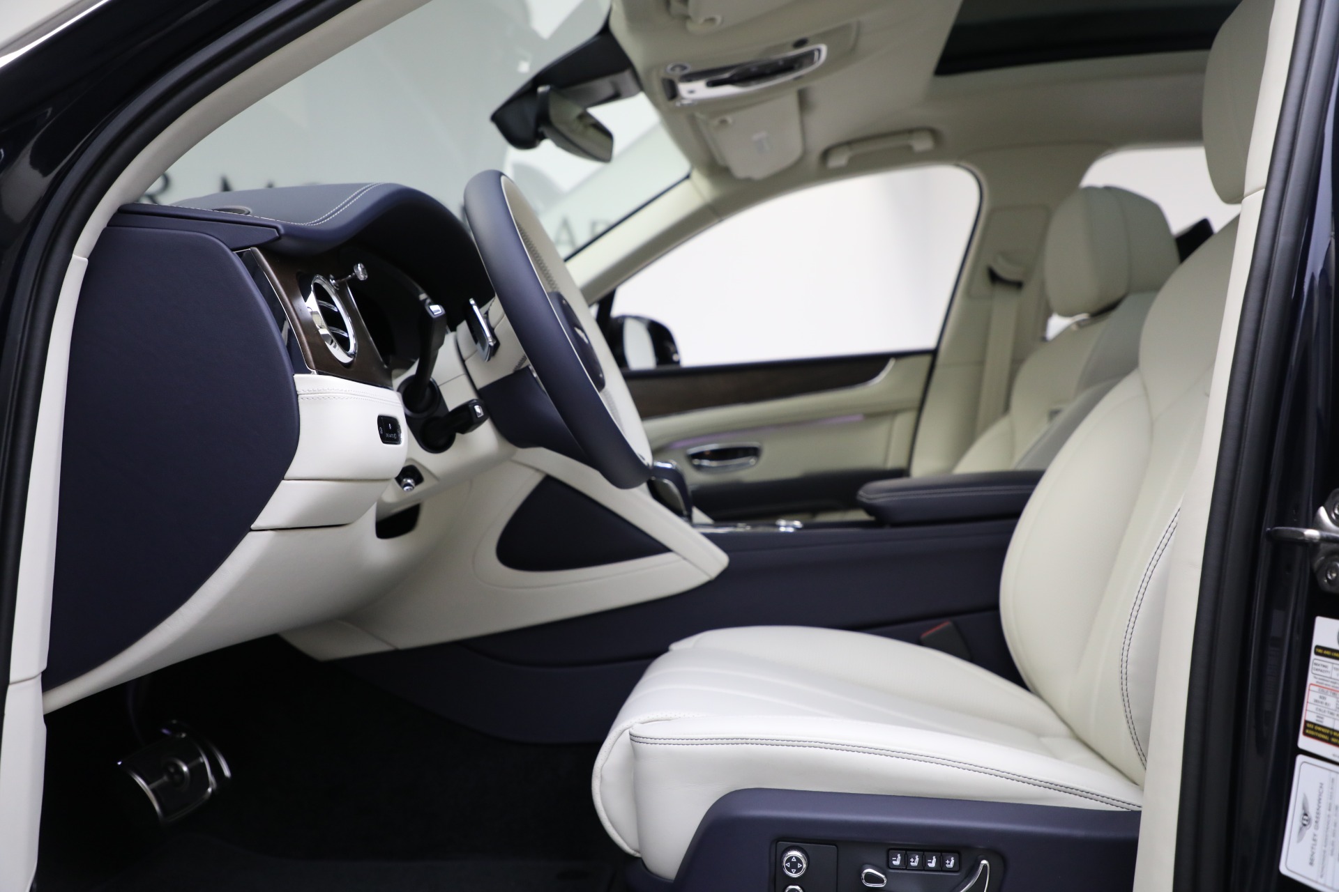 Used-2024-Bentley-Bentayga-EWB-V8