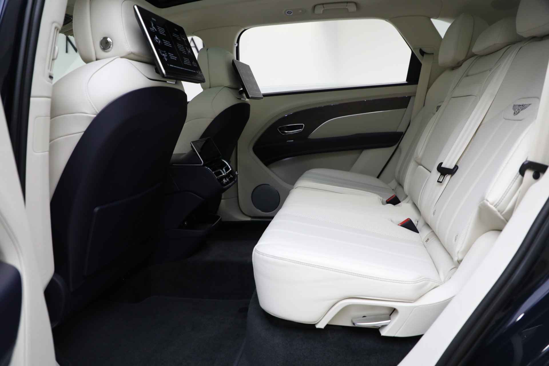 Used-2024-Bentley-Bentayga-EWB-V8