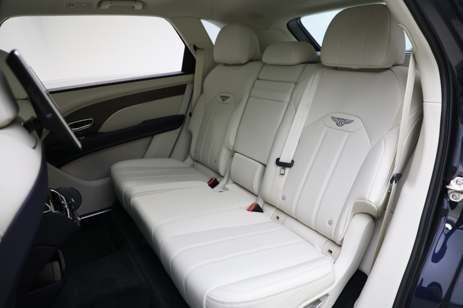 Used-2024-Bentley-Bentayga-EWB-V8