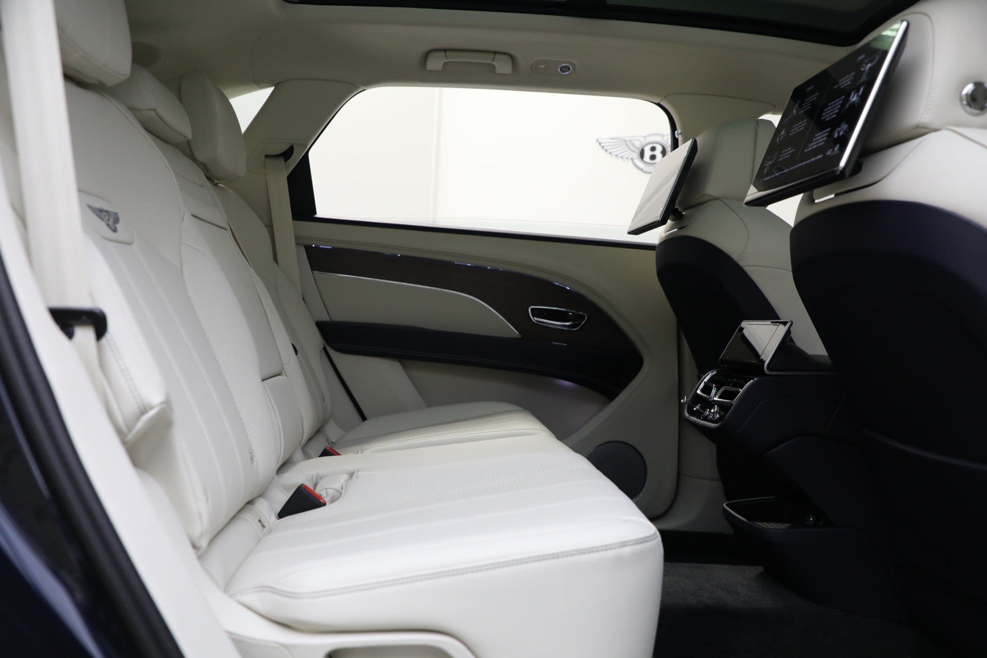 Used-2024-Bentley-Bentayga-EWB-V8