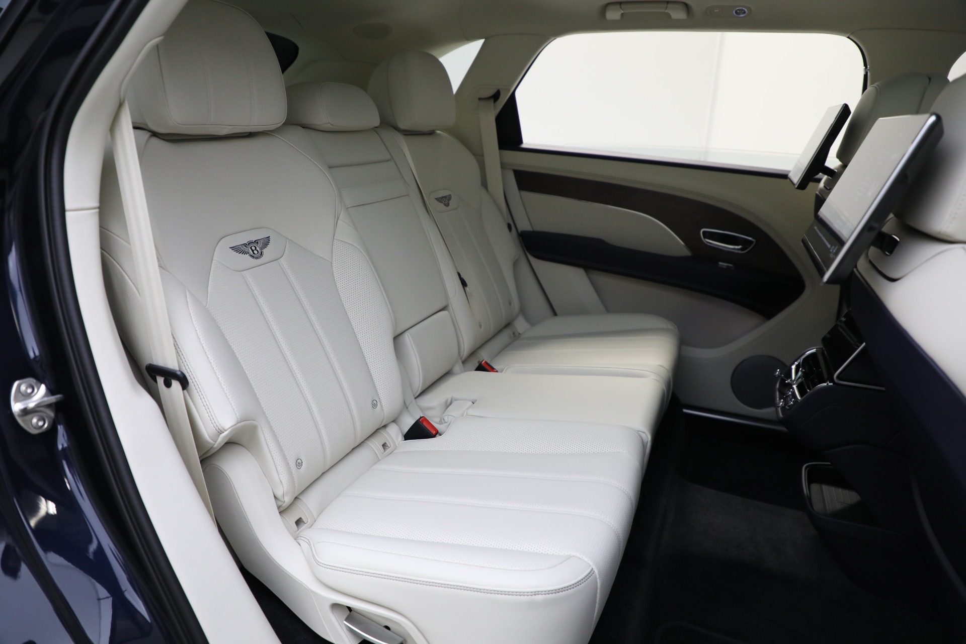 Used-2024-Bentley-Bentayga-EWB-V8