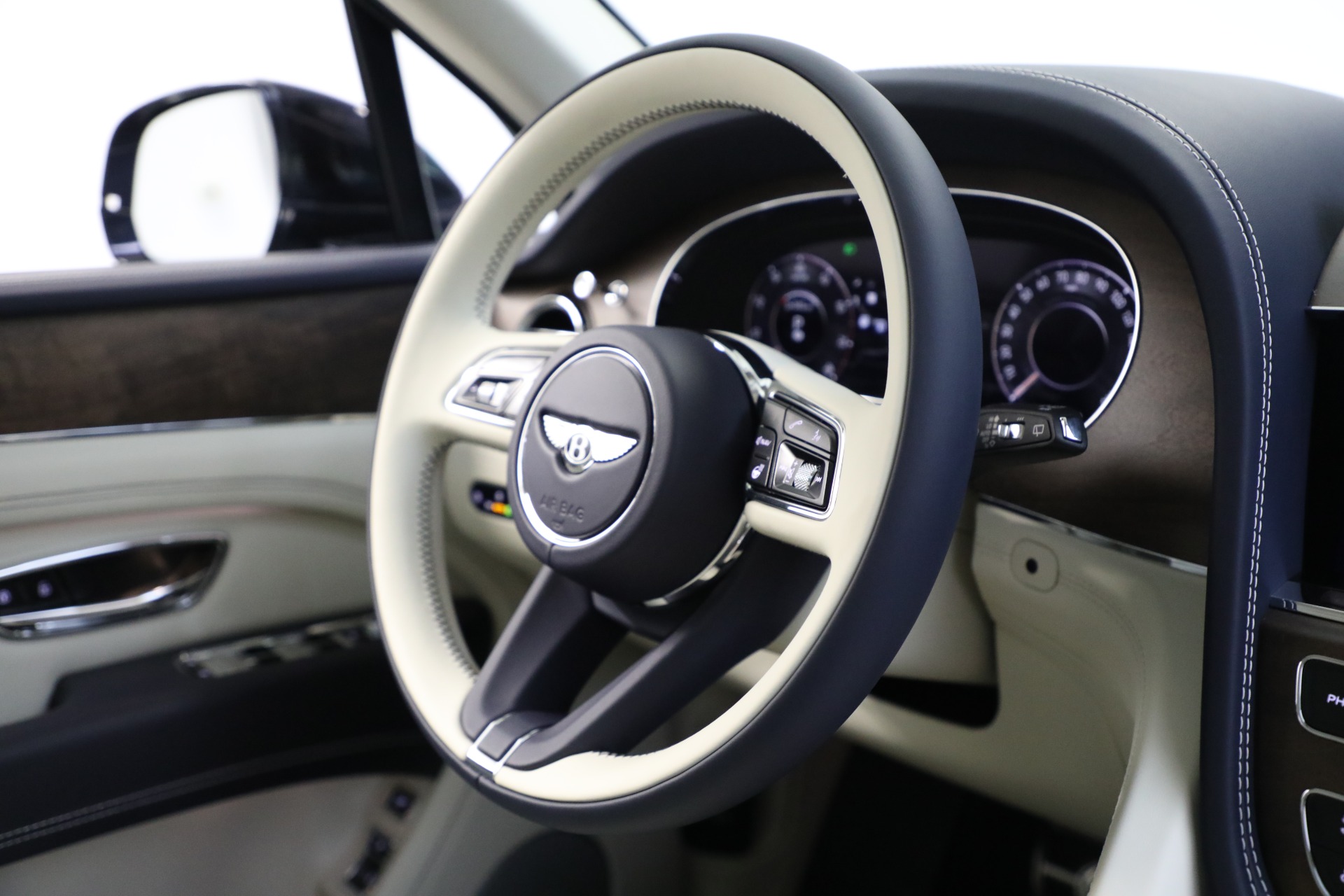 Used-2024-Bentley-Bentayga-EWB-V8