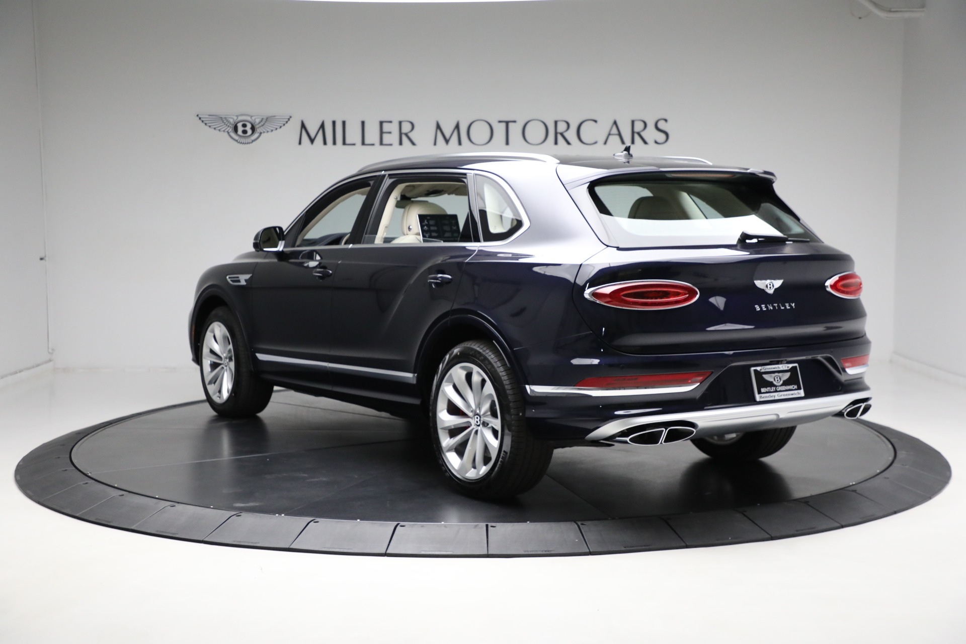 Used-2024-Bentley-Bentayga-EWB-V8