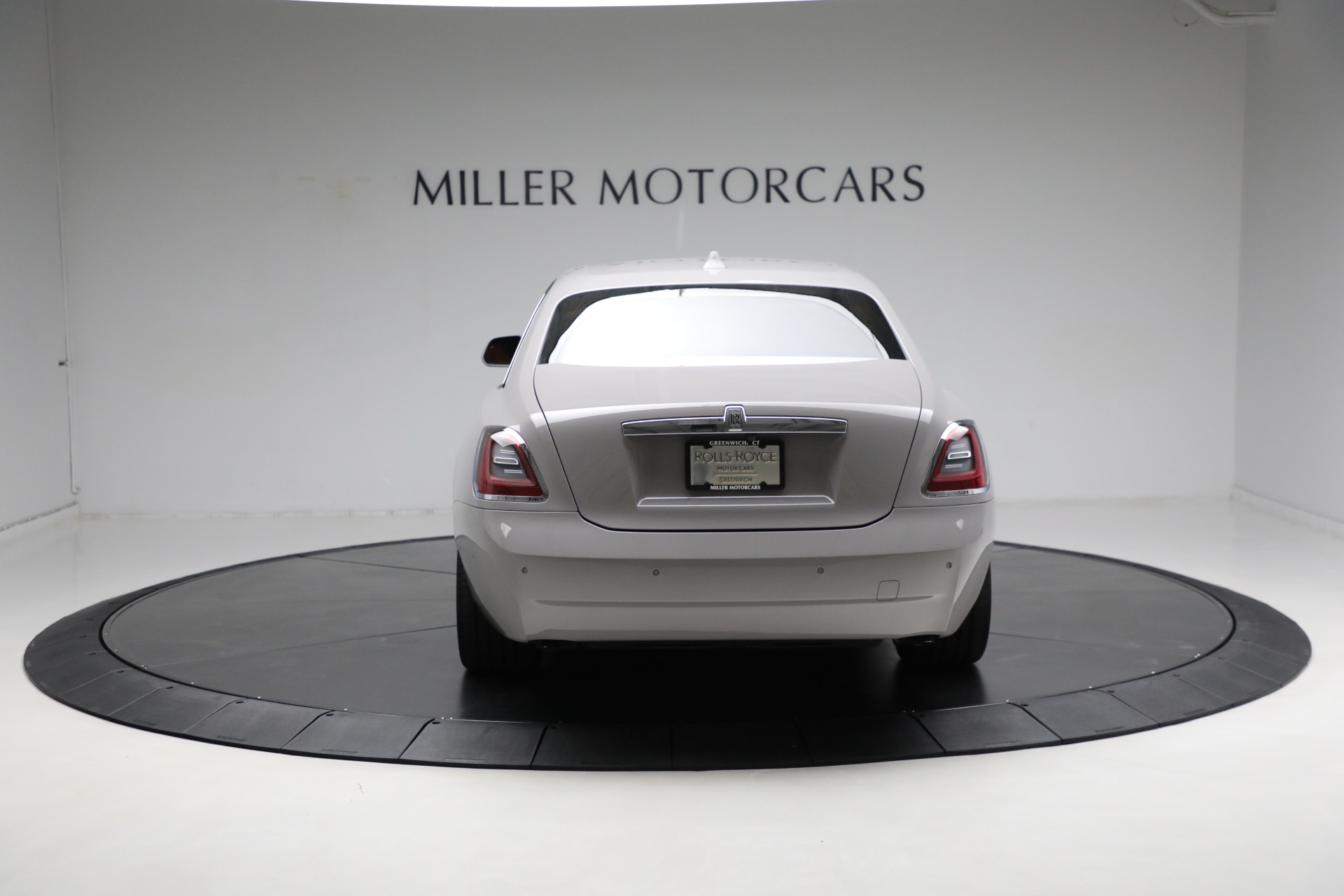 Used-2023-Rolls-Royce-Ghost