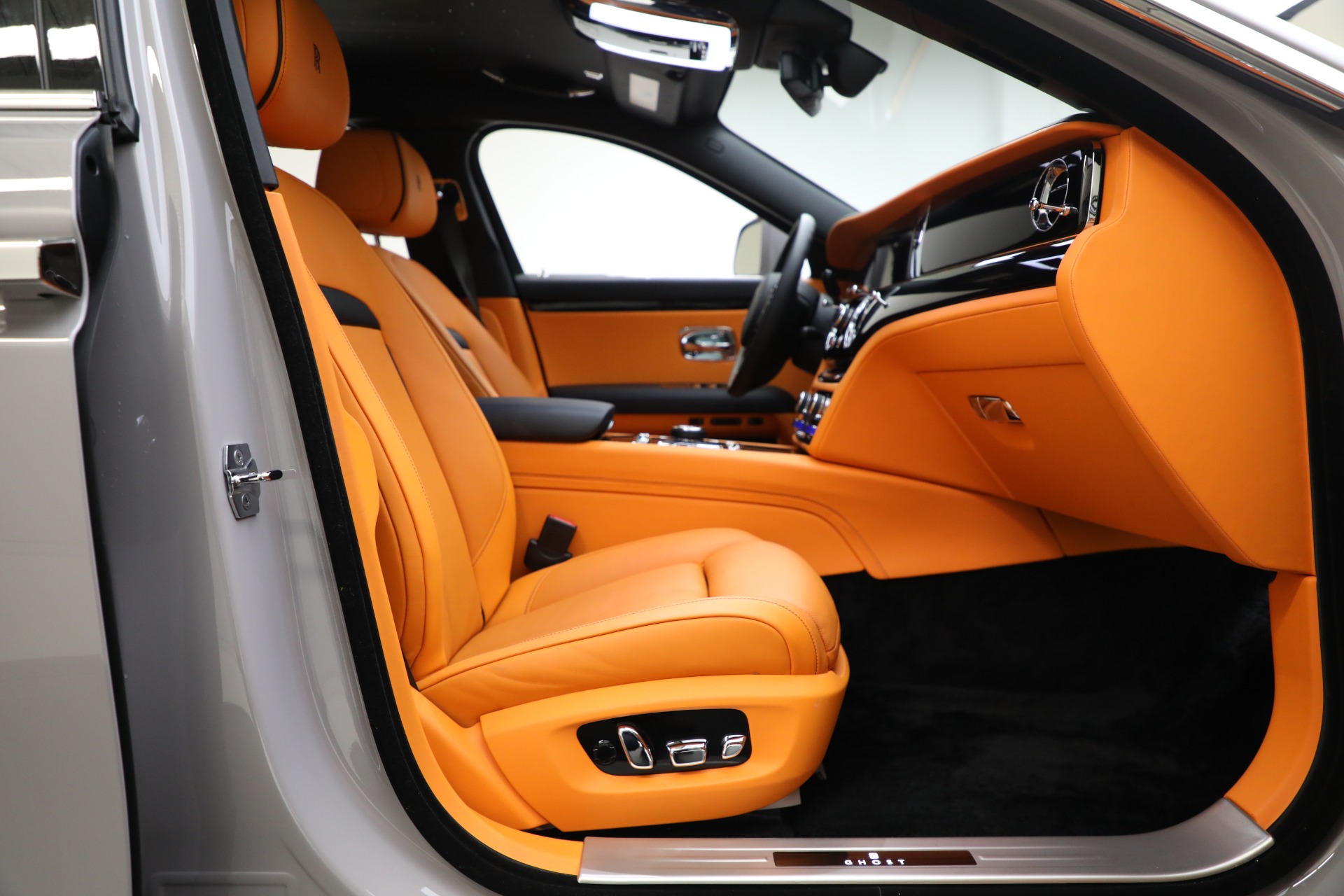 Used-2023-Rolls-Royce-Ghost