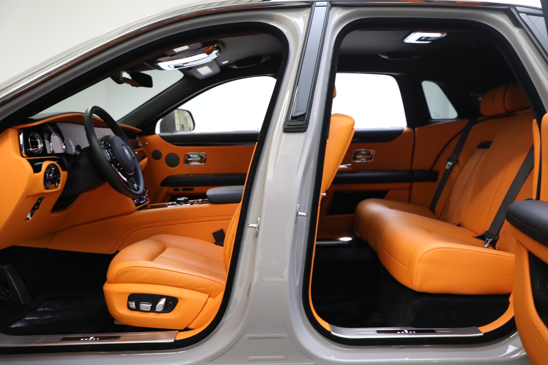 Used-2023-Rolls-Royce-Ghost