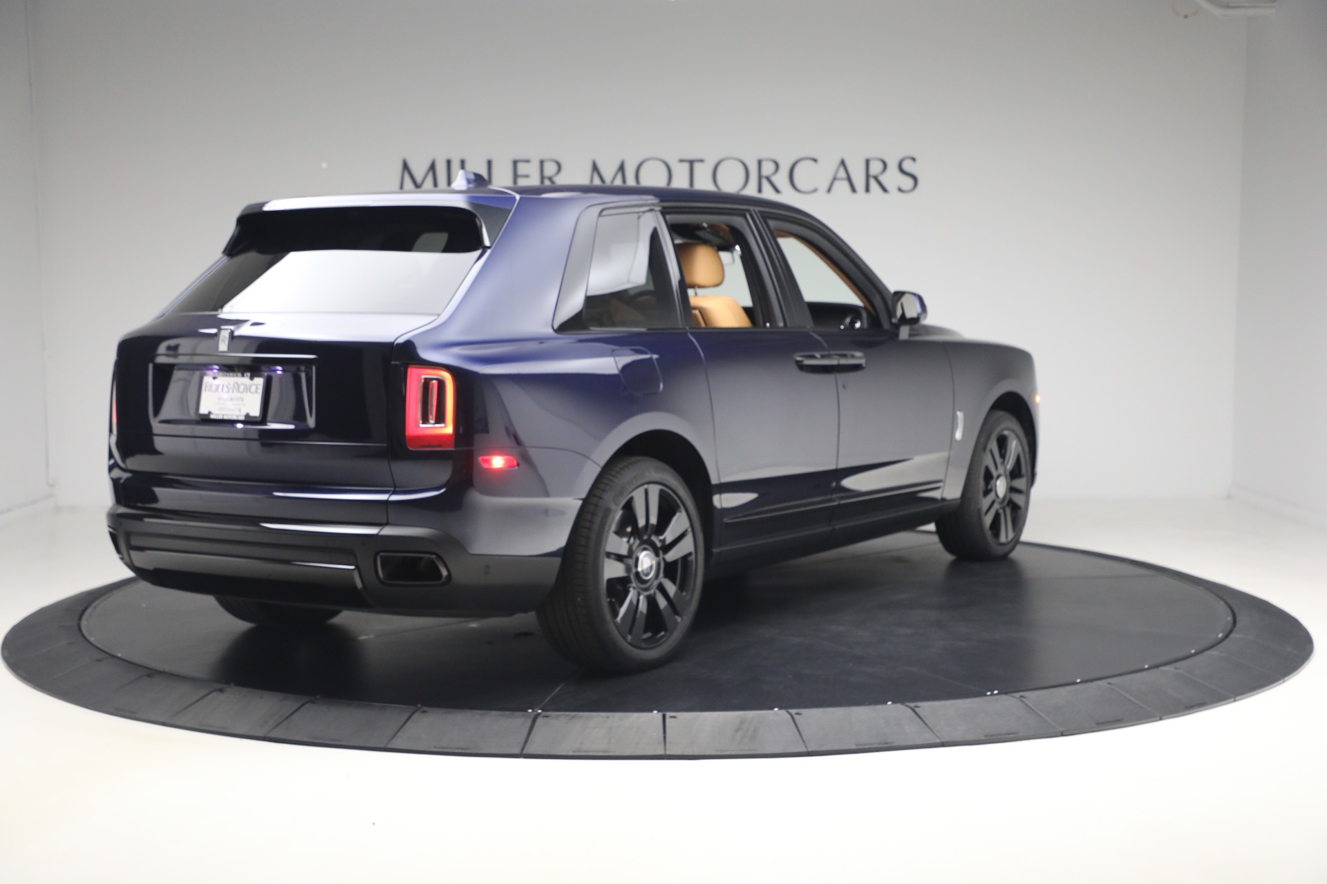 Used-2024-Rolls-Royce-Cullinan