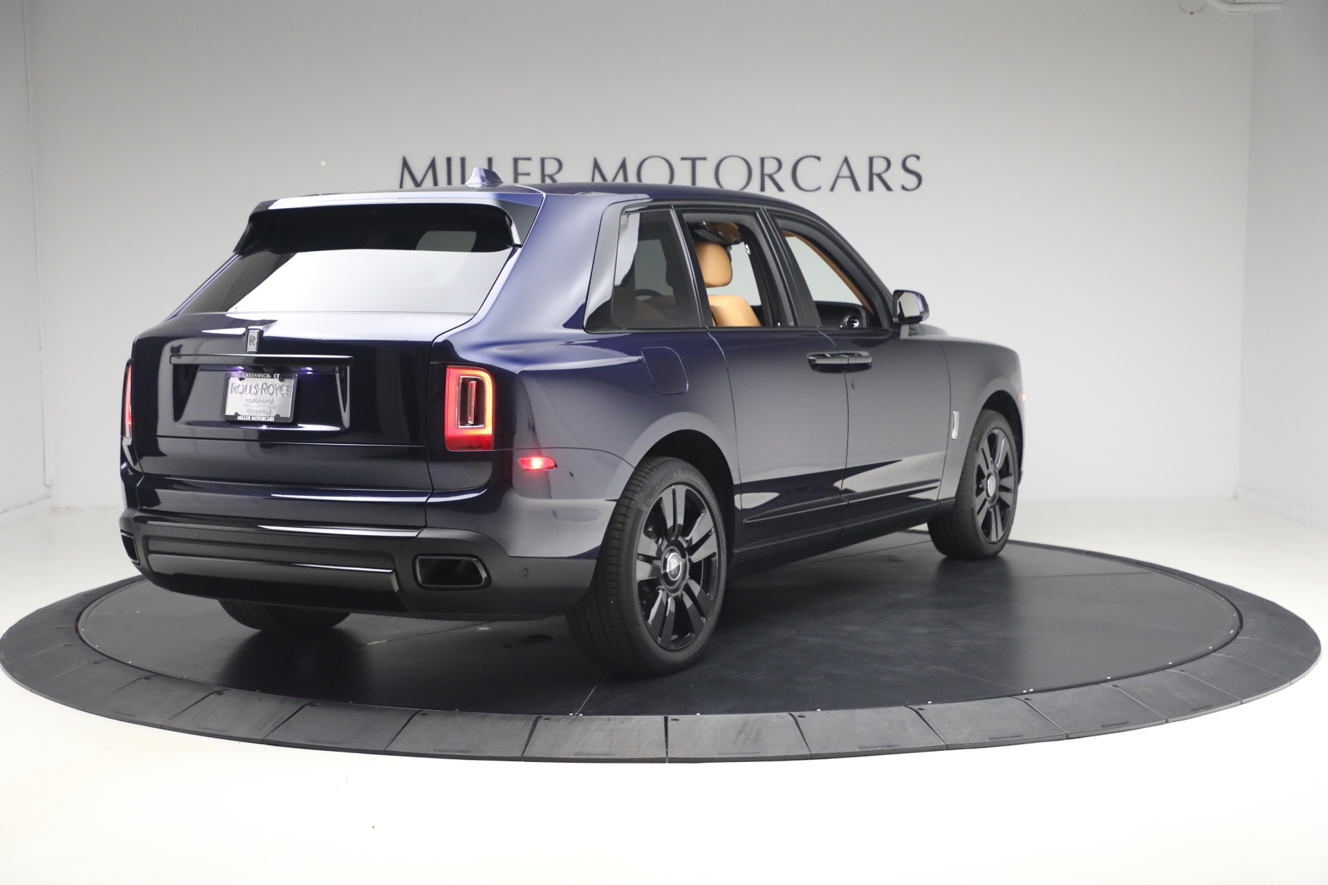 Used-2024-Rolls-Royce-Cullinan