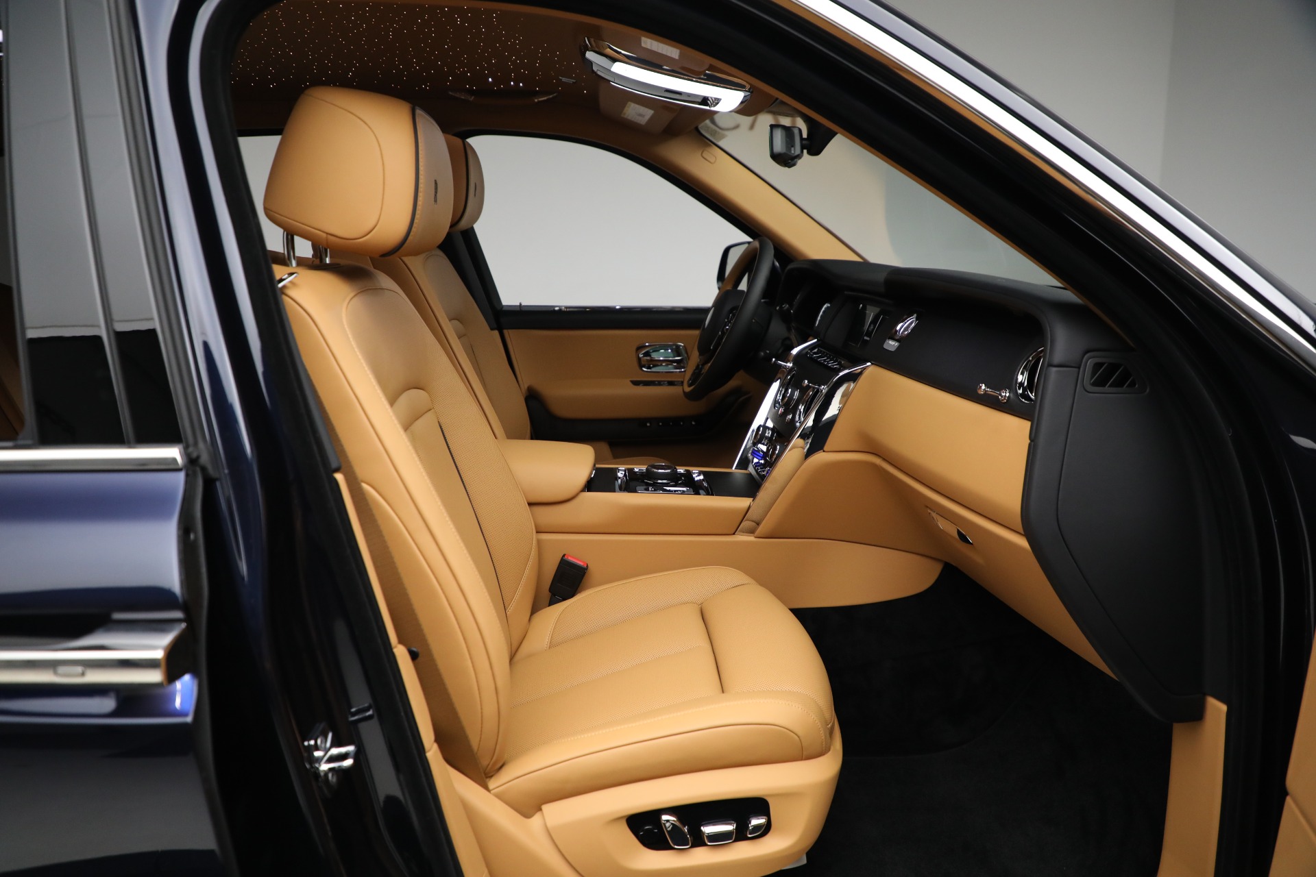 Used-2024-Rolls-Royce-Cullinan