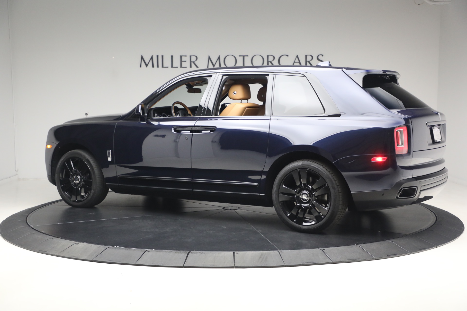 Used-2024-Rolls-Royce-Cullinan