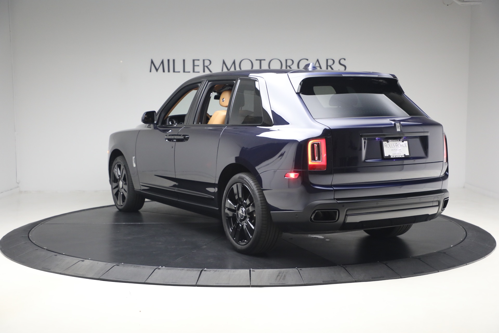 Used-2024-Rolls-Royce-Cullinan