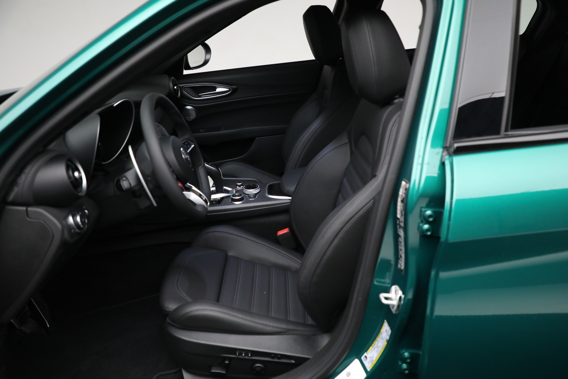 New-2024-Alfa-Romeo-Giulia-Quadrifoglio