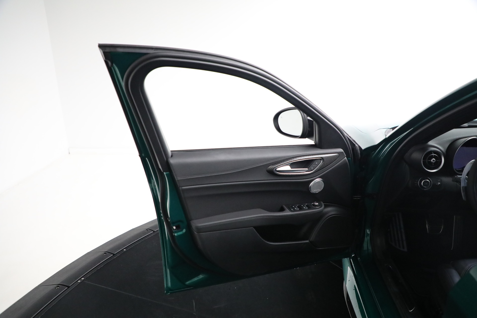 New-2024-Alfa-Romeo-Giulia-Quadrifoglio