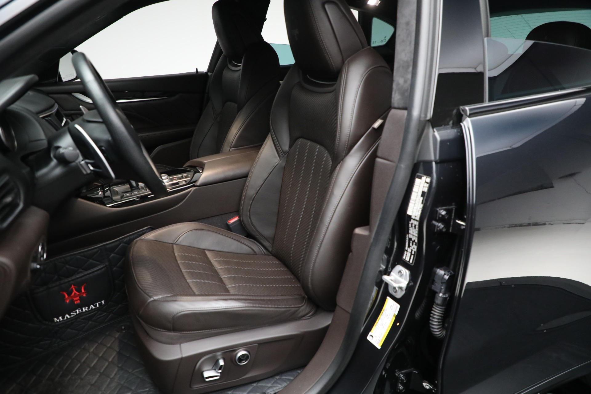 Used-2022-Maserati-Levante-Modena
