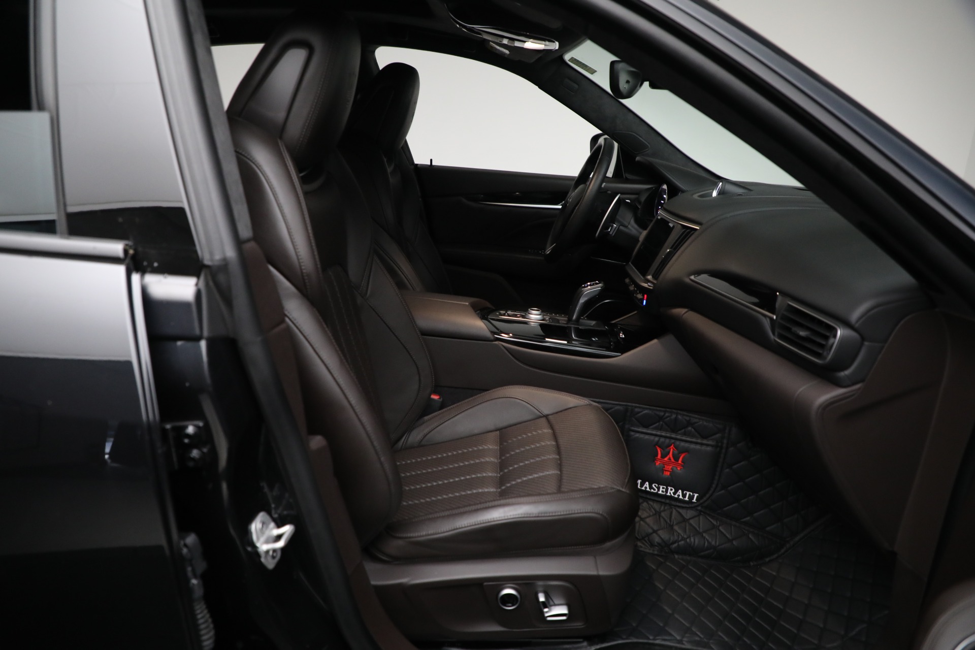 Used-2022-Maserati-Levante-Modena