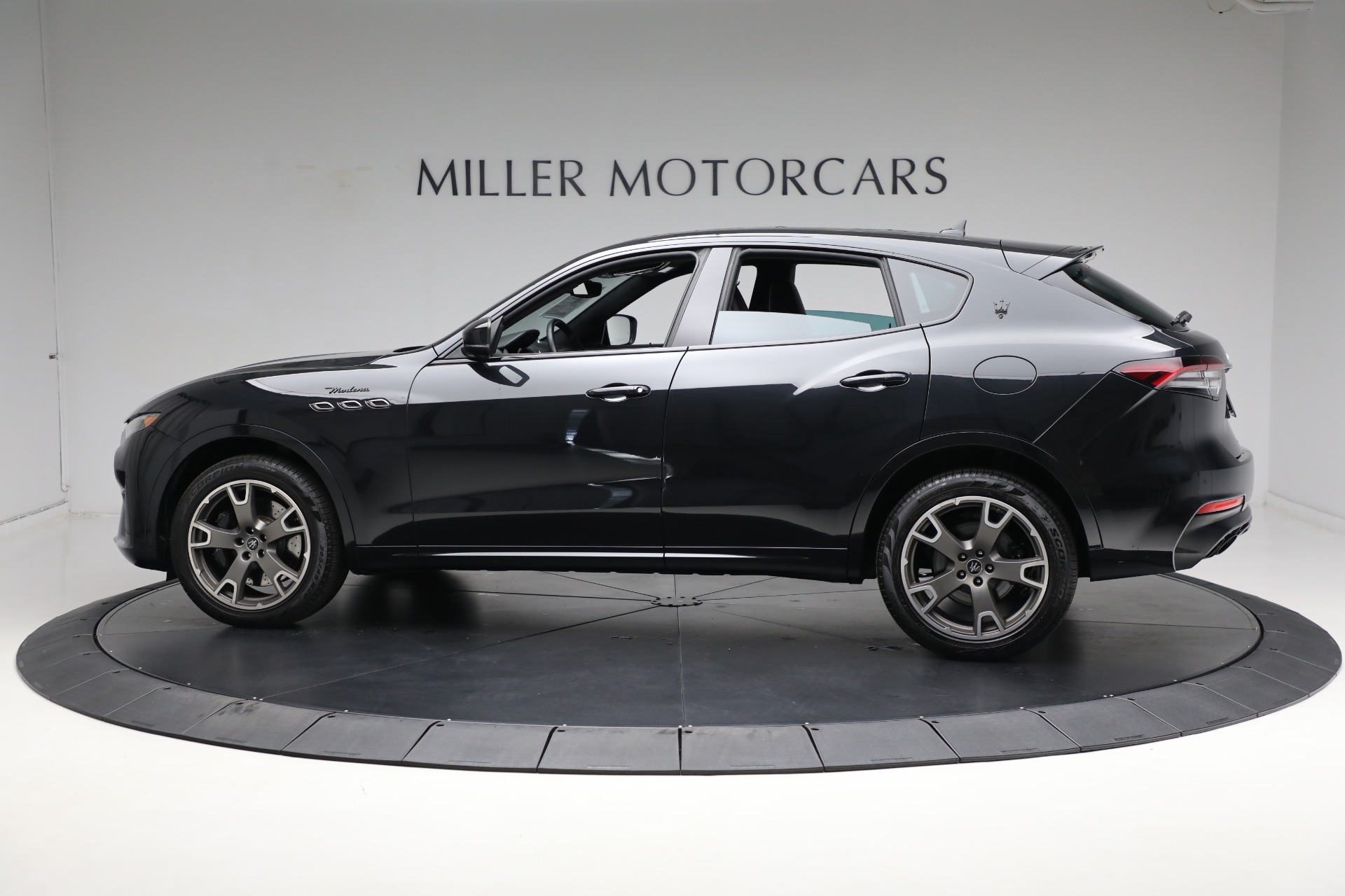 Used-2022-Maserati-Levante-Modena