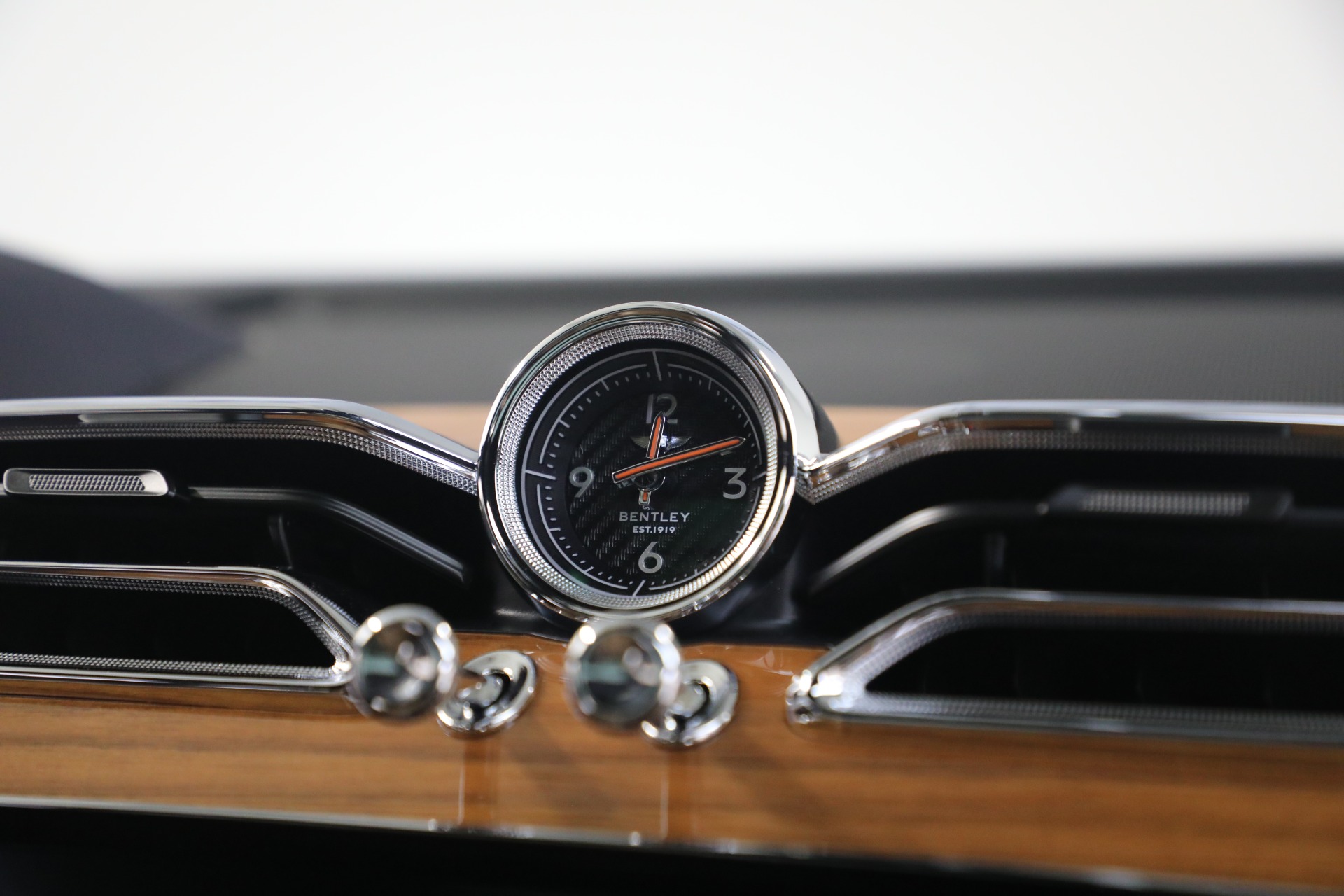 Used-2024-Bentley-Bentayga-EWB-V8