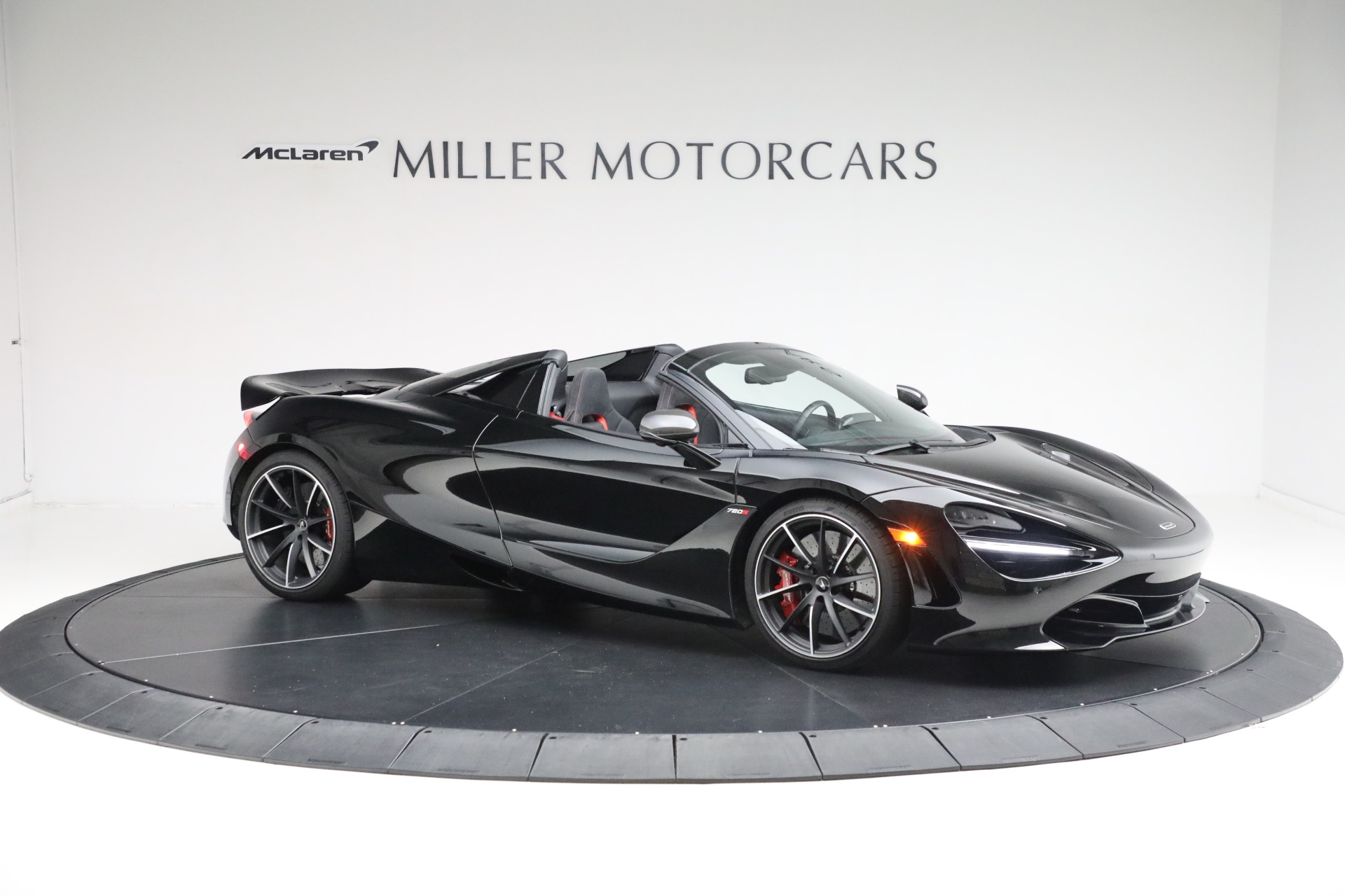 Used-2022-McLaren-720S-Spider-Performance