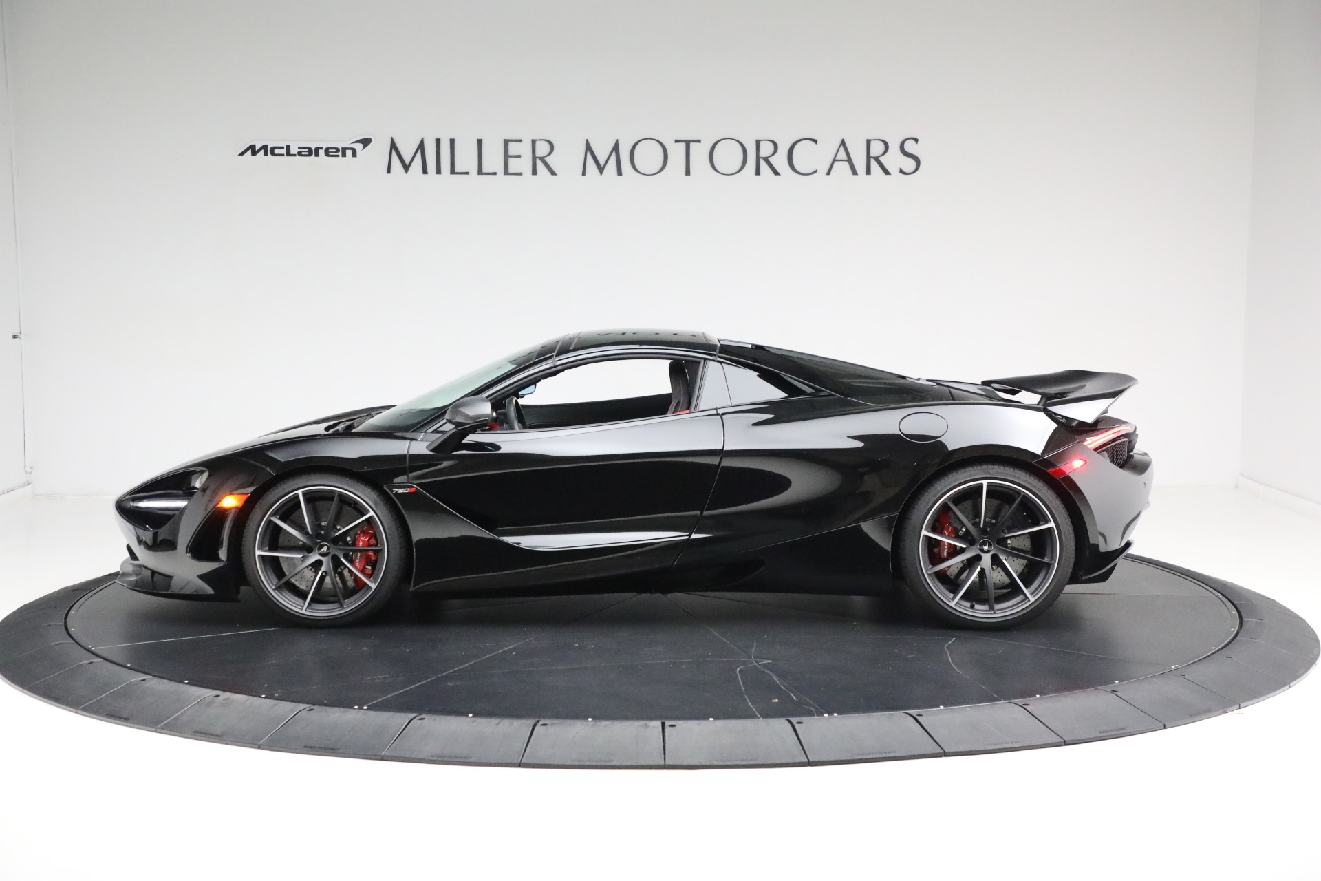 Used-2022-McLaren-720S-Spider-Performance