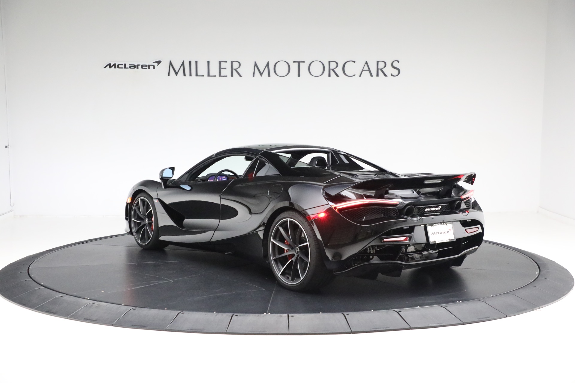 Used-2022-McLaren-720S-Spider-Performance