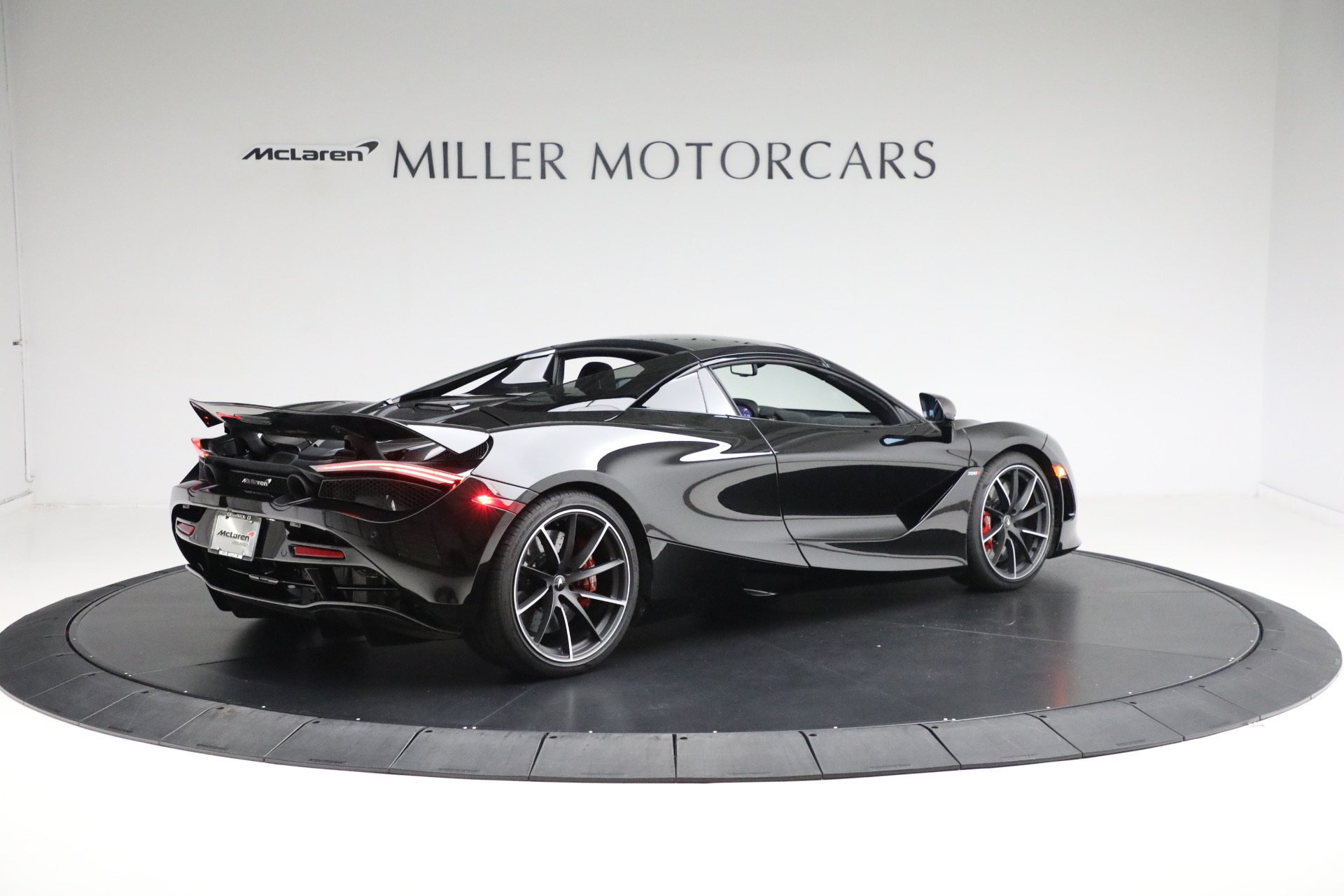 Used-2022-McLaren-720S-Spider-Performance