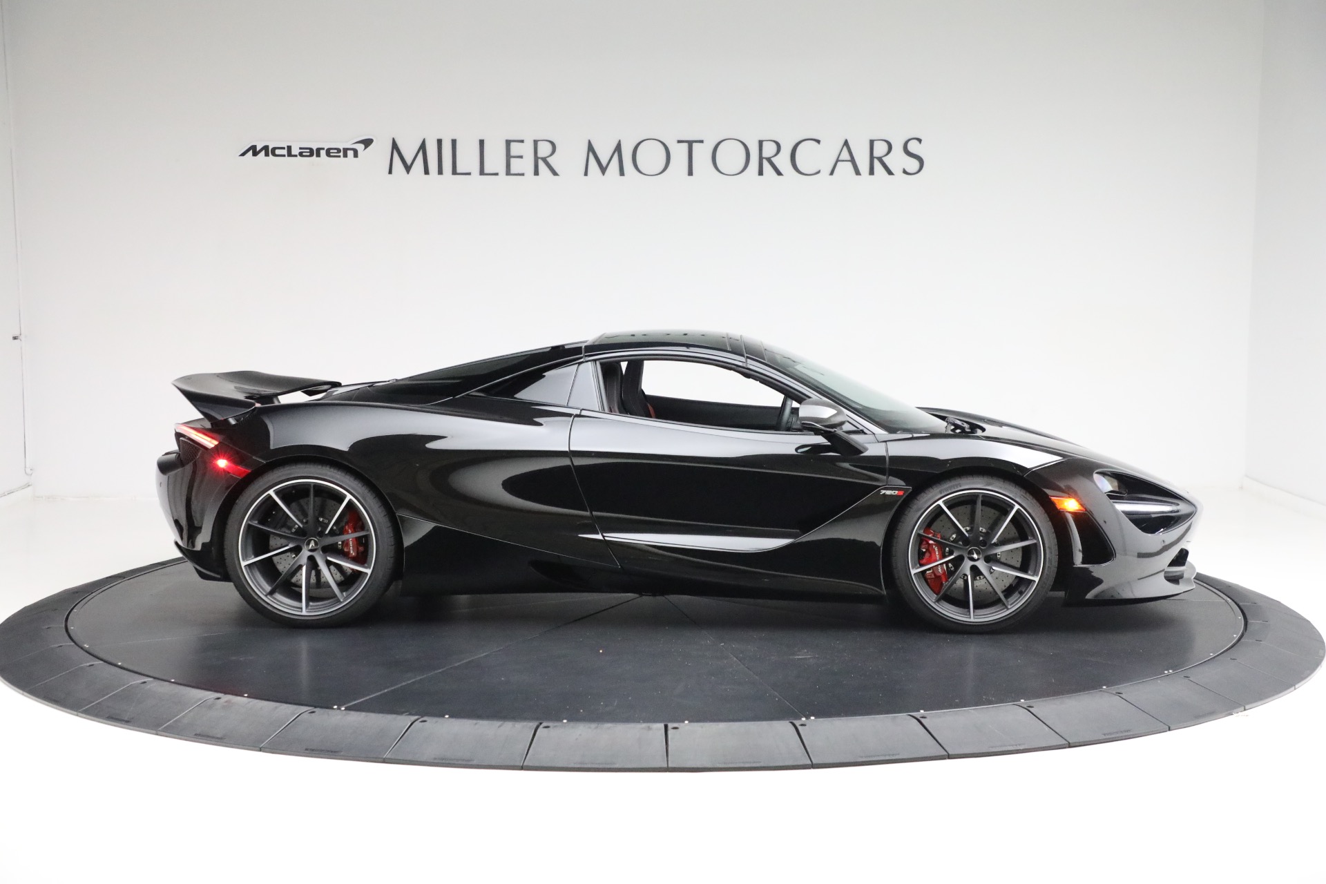 Used-2022-McLaren-720S-Spider-Performance