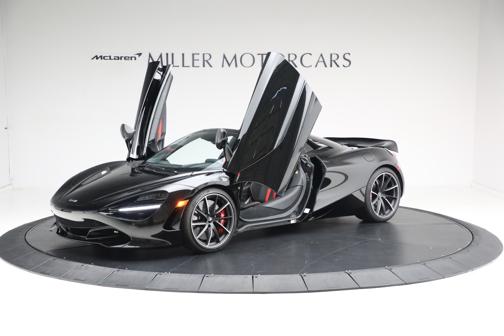 Used-2022-McLaren-720S-Spider-Performance