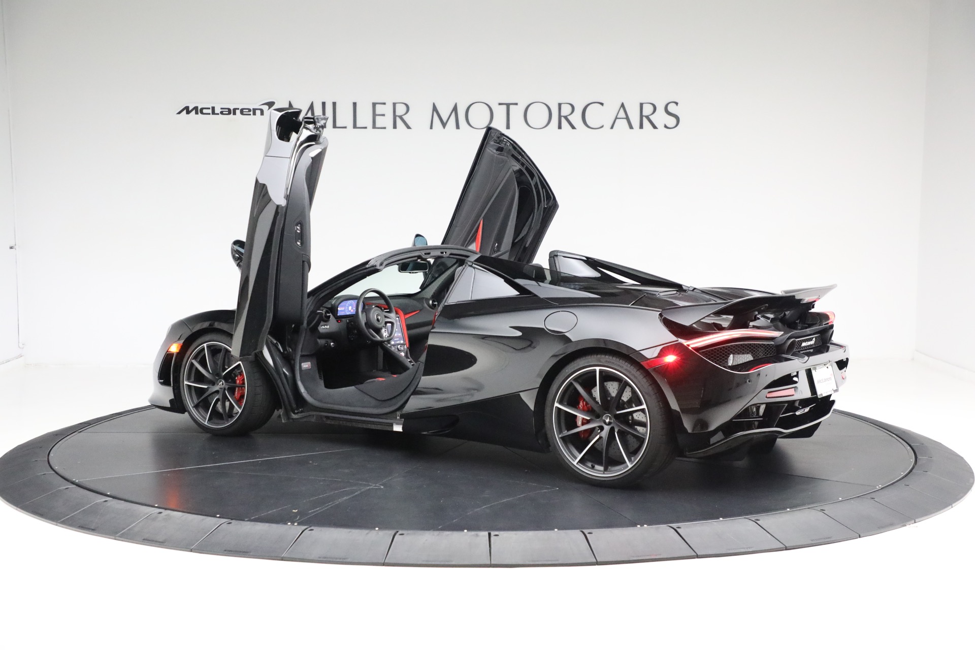 Used-2022-McLaren-720S-Spider-Performance