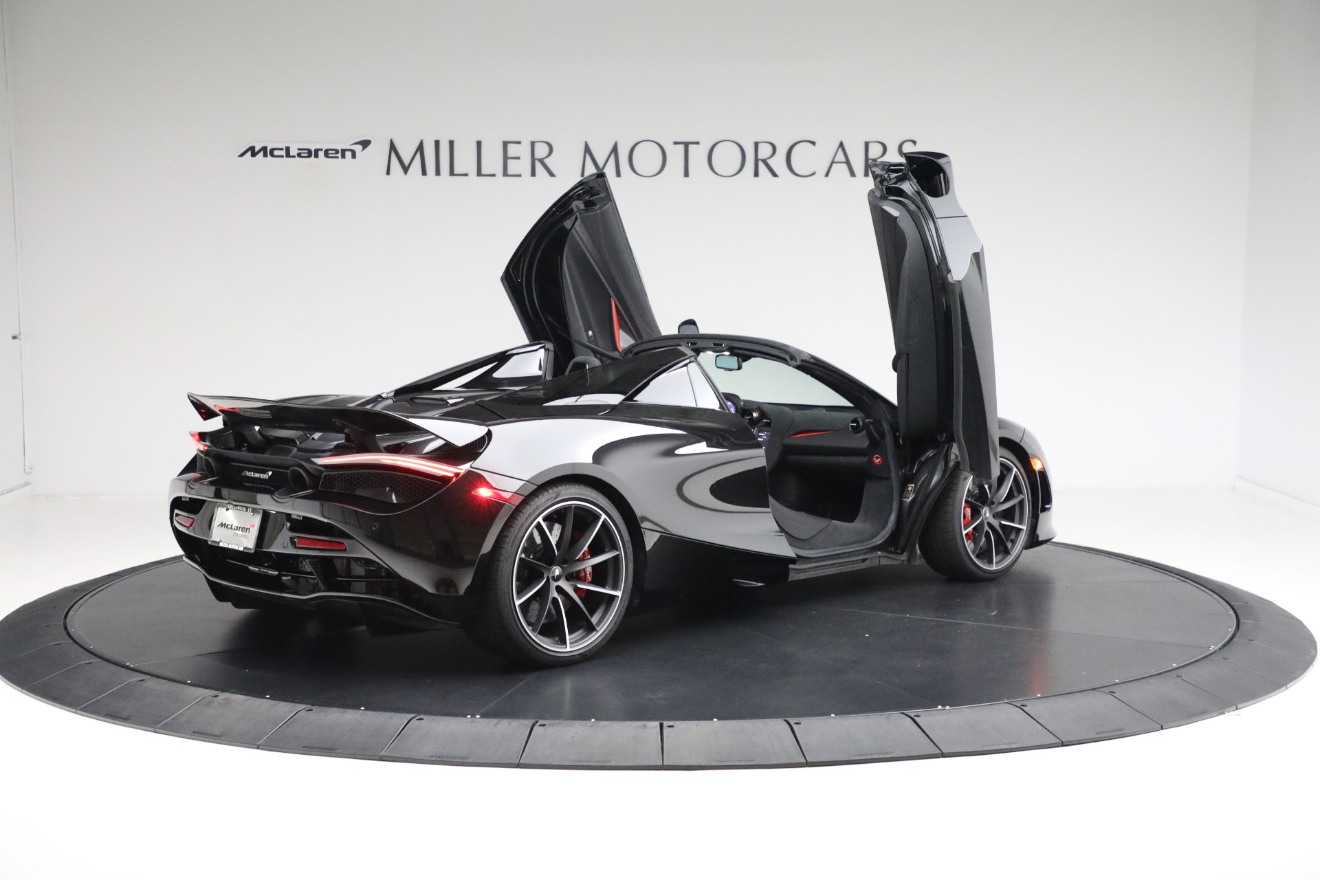 Used-2022-McLaren-720S-Spider-Performance