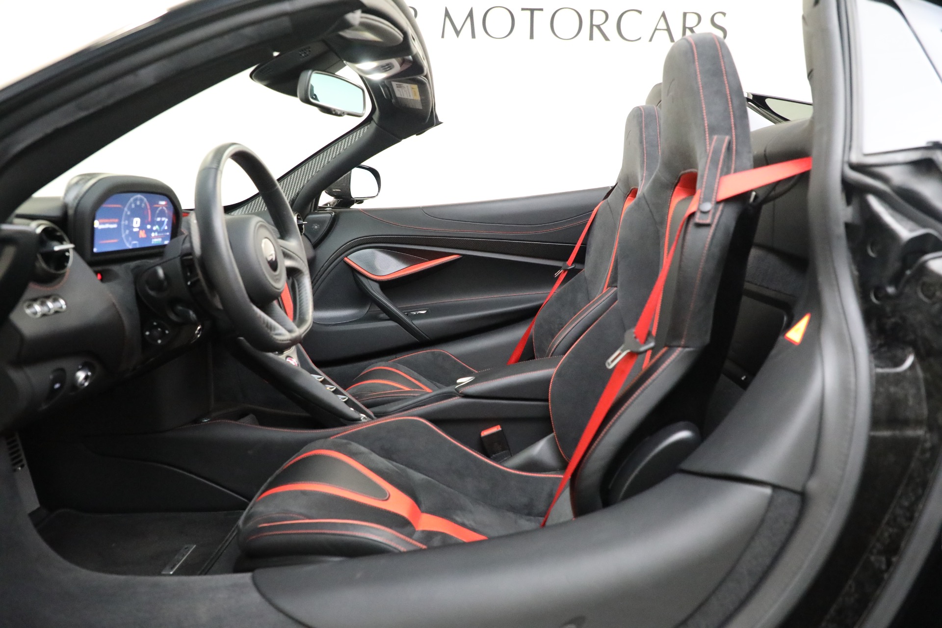 Used-2022-McLaren-720S-Spider-Performance