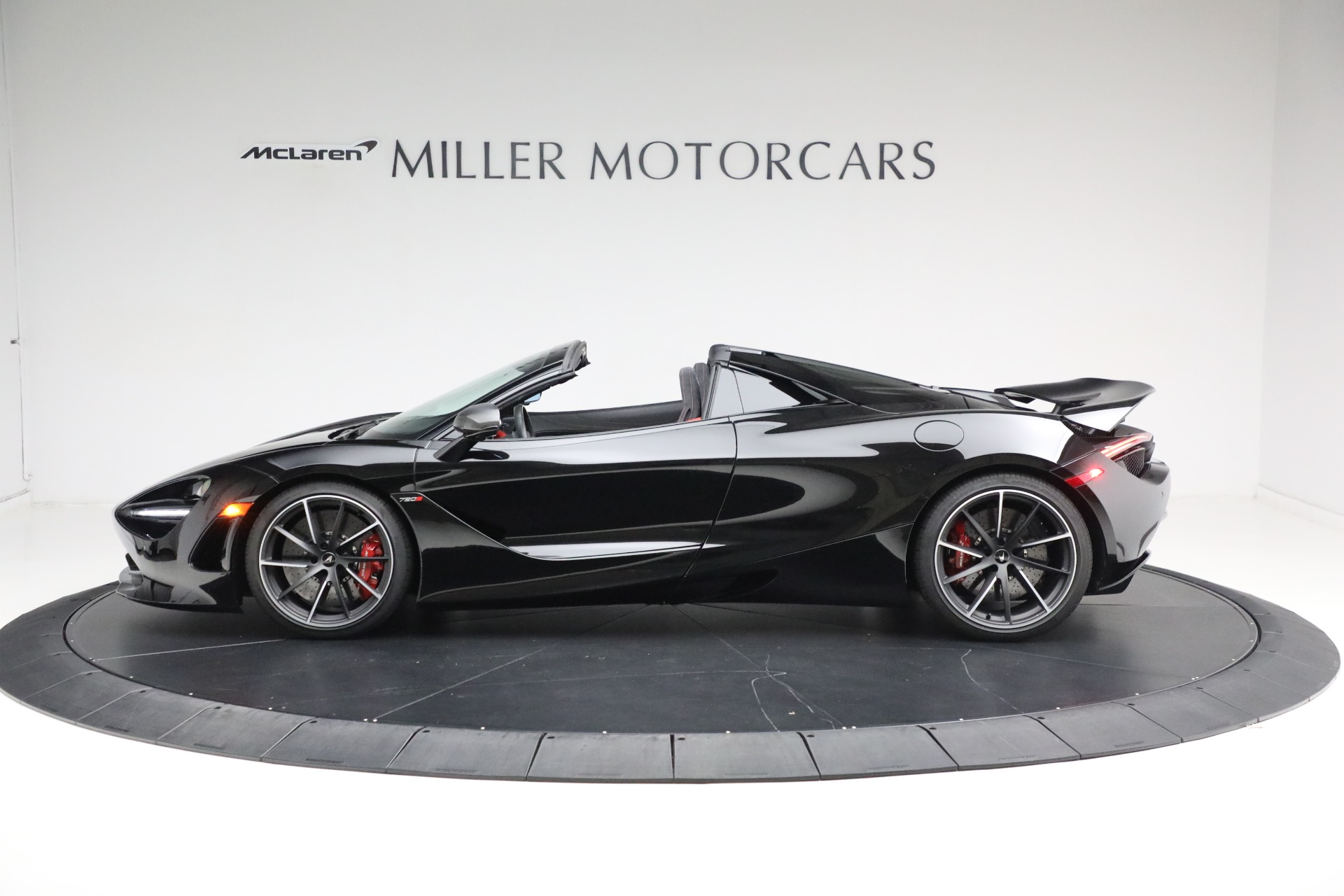 Used-2022-McLaren-720S-Spider-Performance