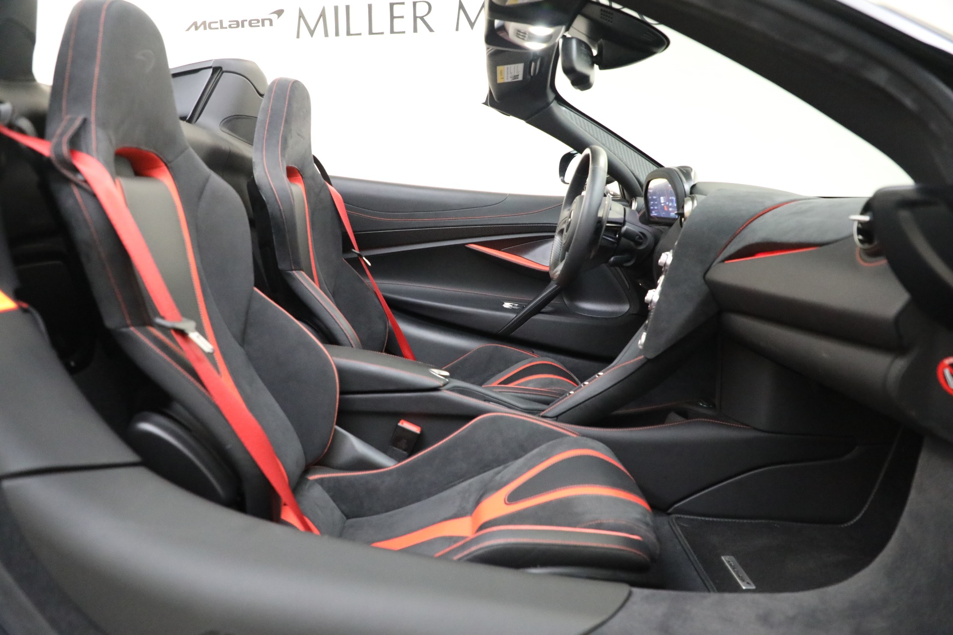 Used-2022-McLaren-720S-Spider-Performance