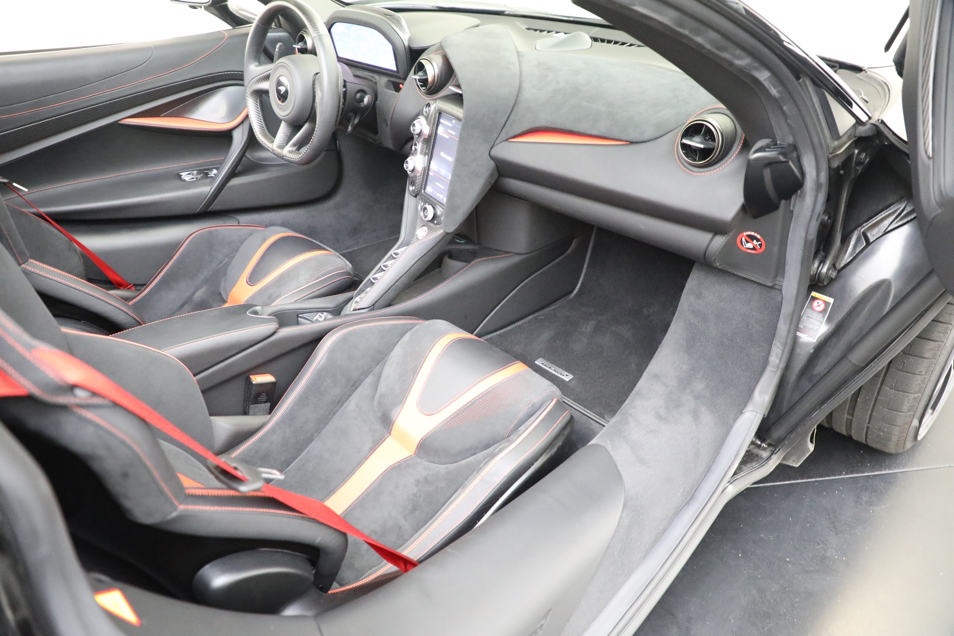 Used-2022-McLaren-720S-Spider-Performance