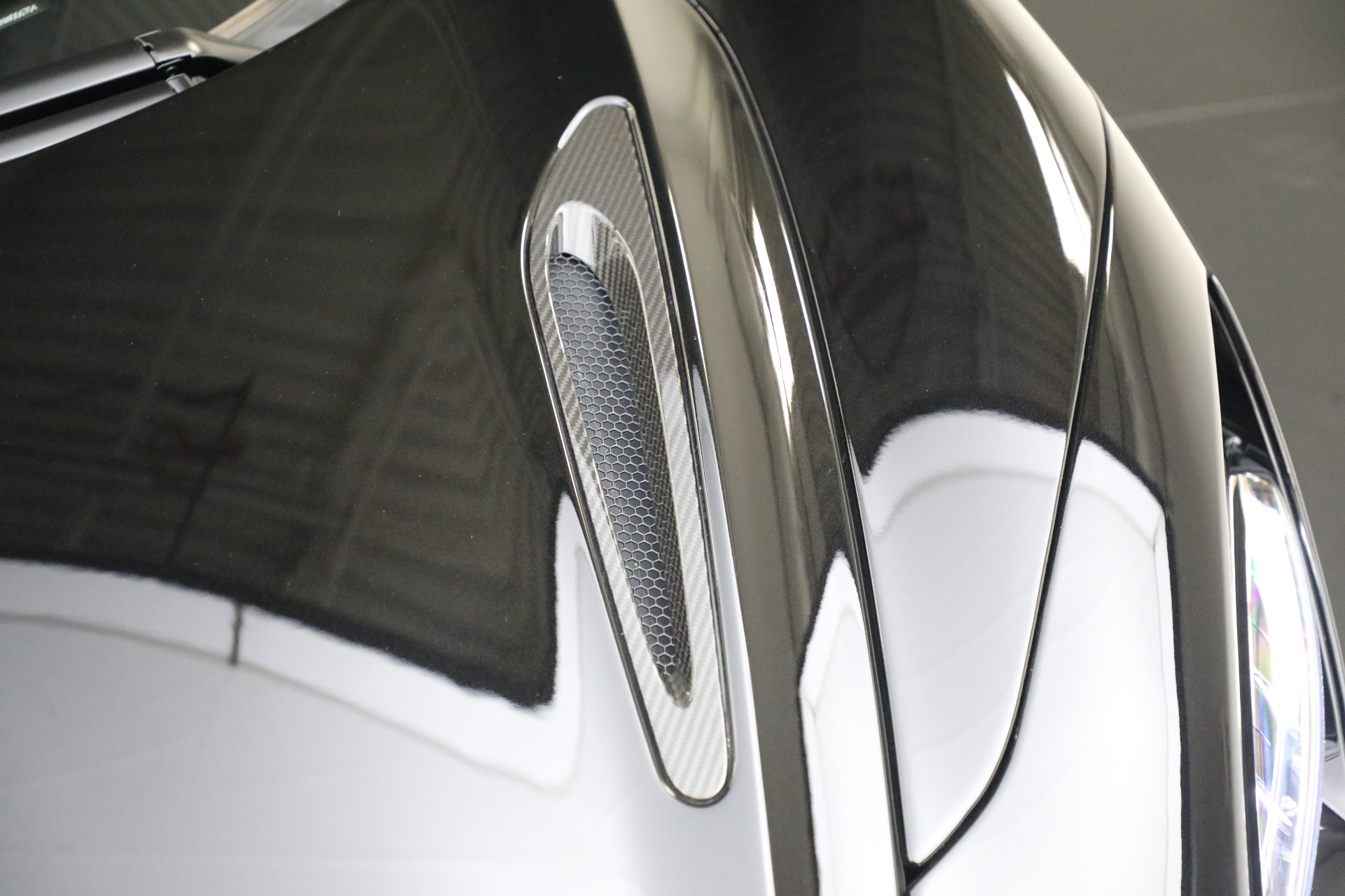 Used-2022-McLaren-720S-Spider-Performance