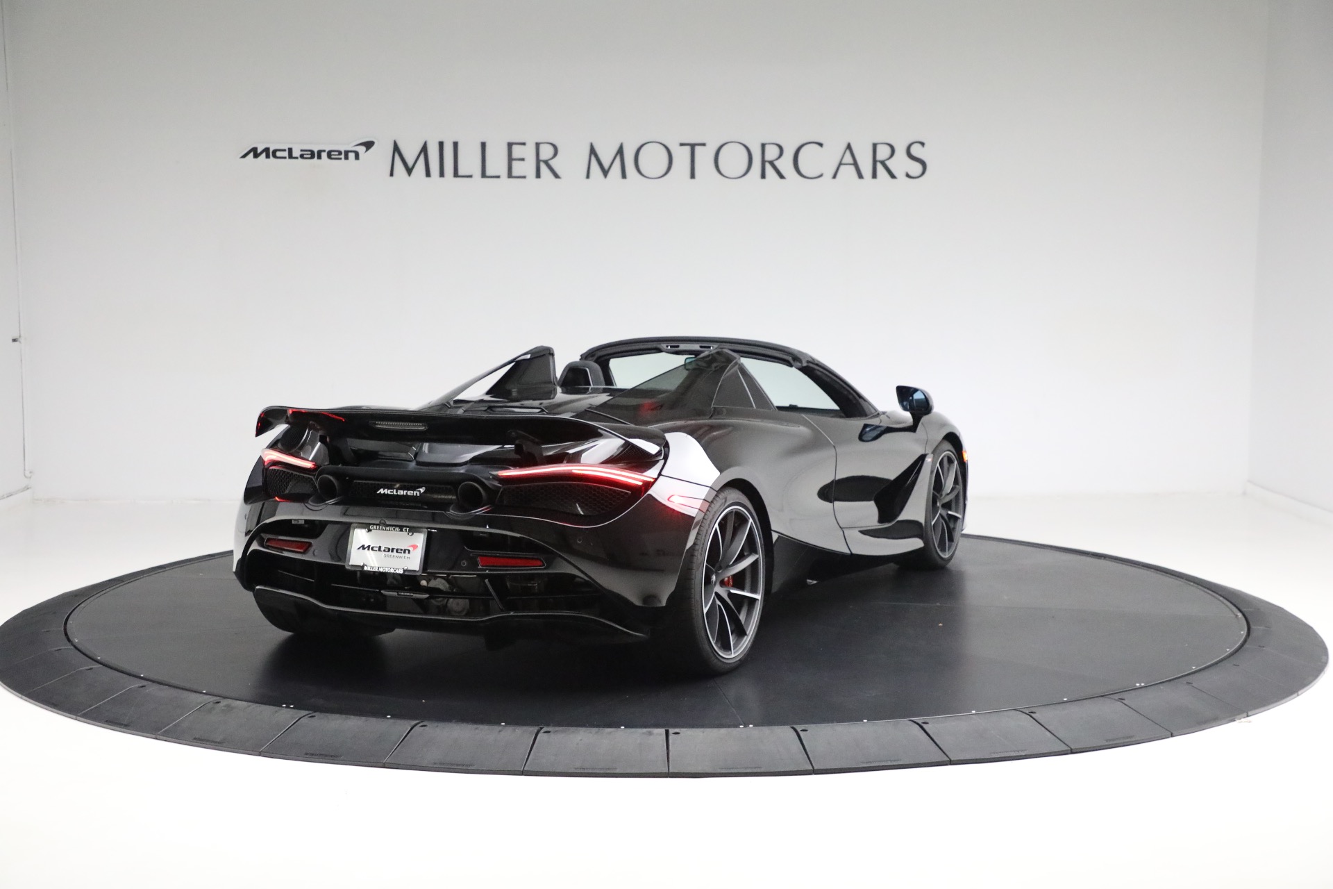 Used-2022-McLaren-720S-Spider-Performance