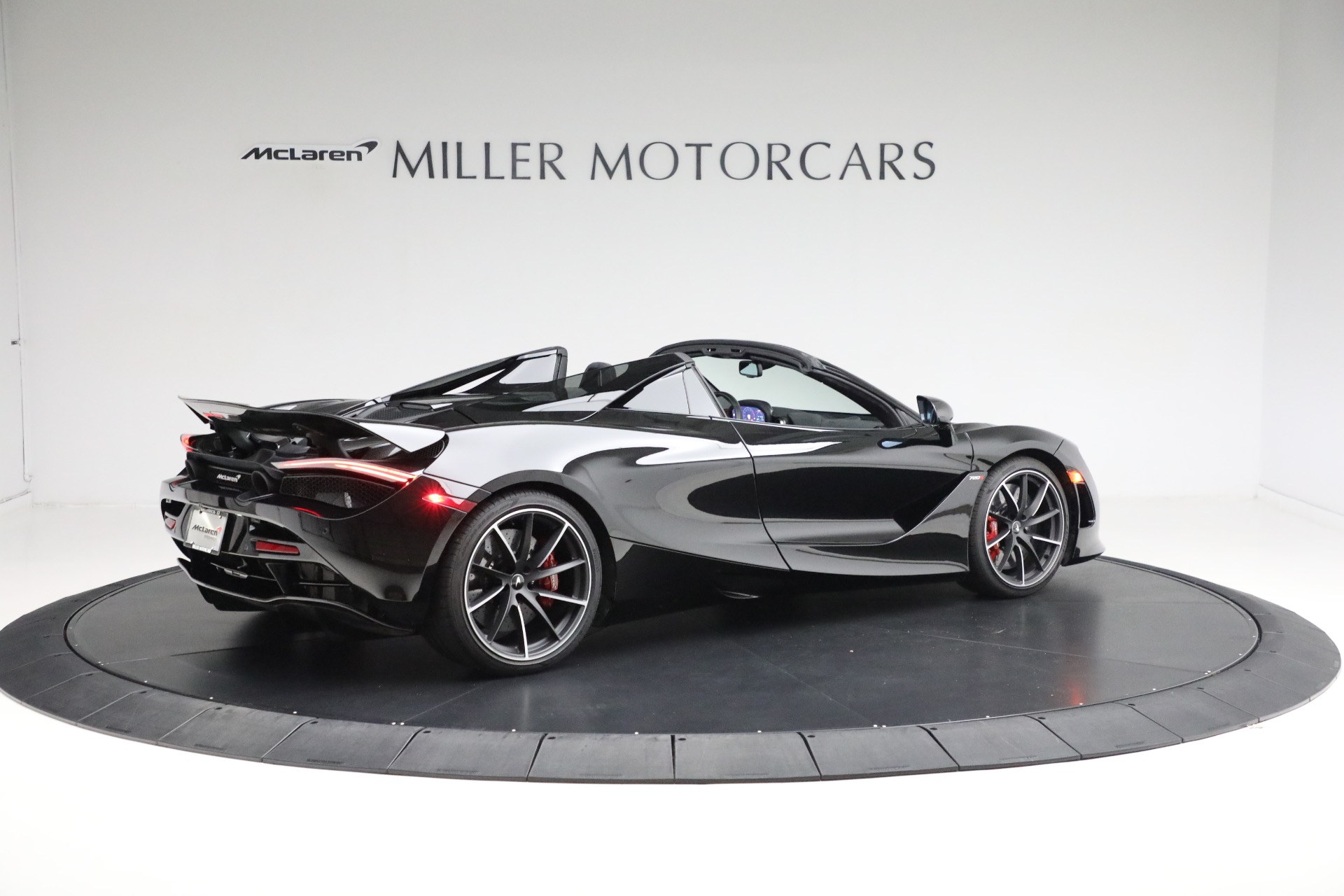 Used-2022-McLaren-720S-Spider-Performance