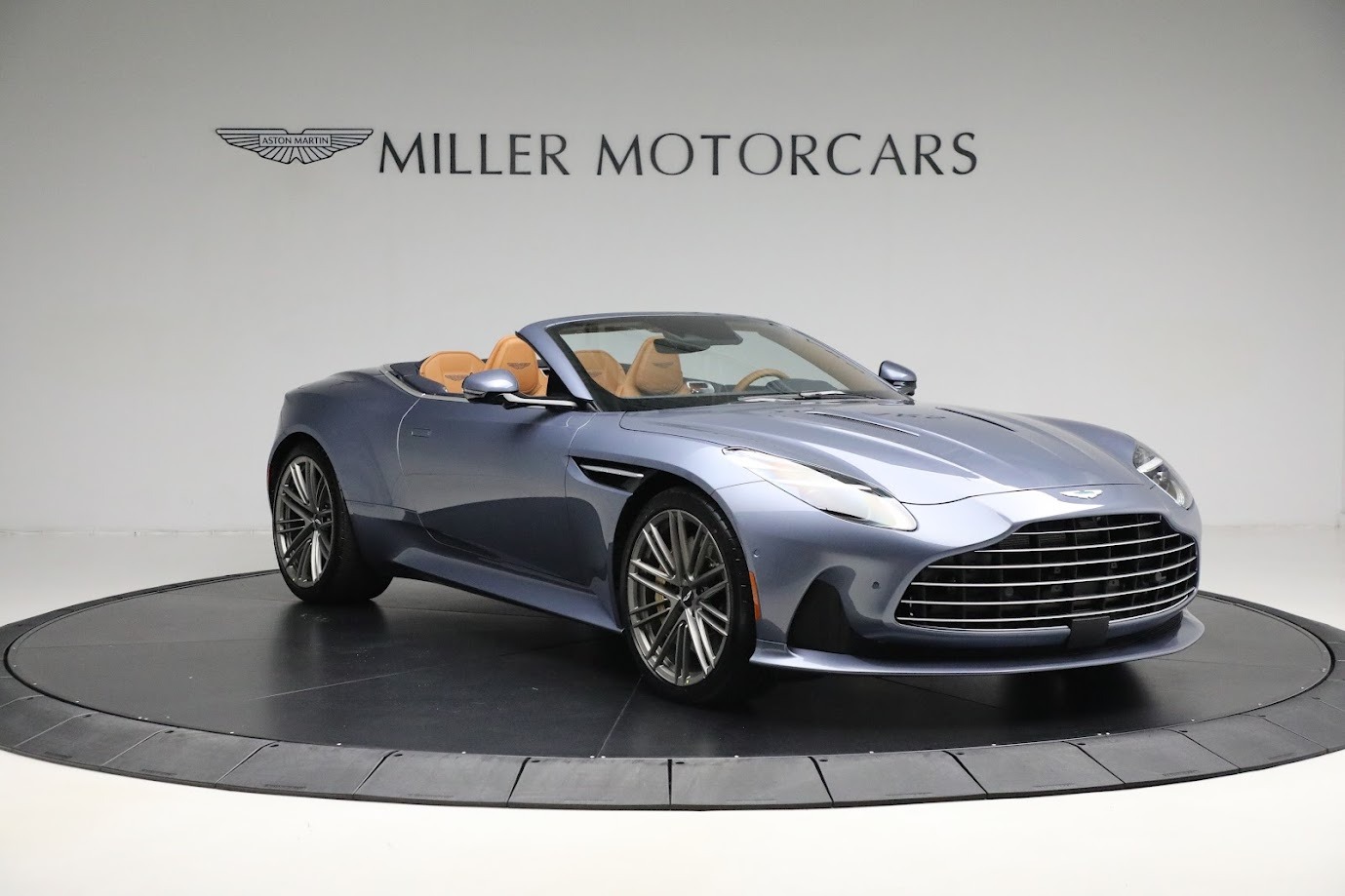 New-2024-Aston-Martin-DB12-Volante