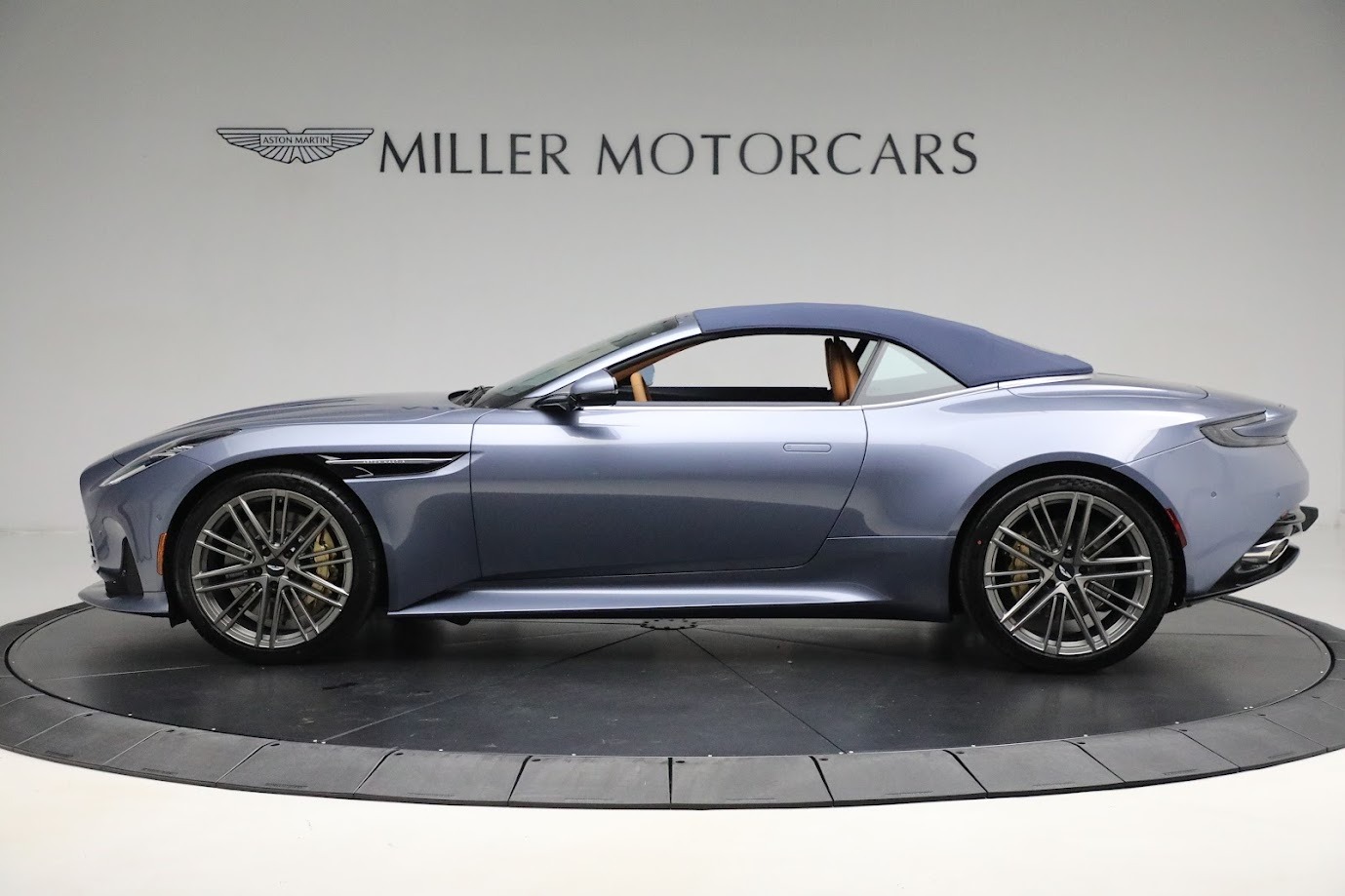 New-2024-Aston-Martin-DB12-Volante