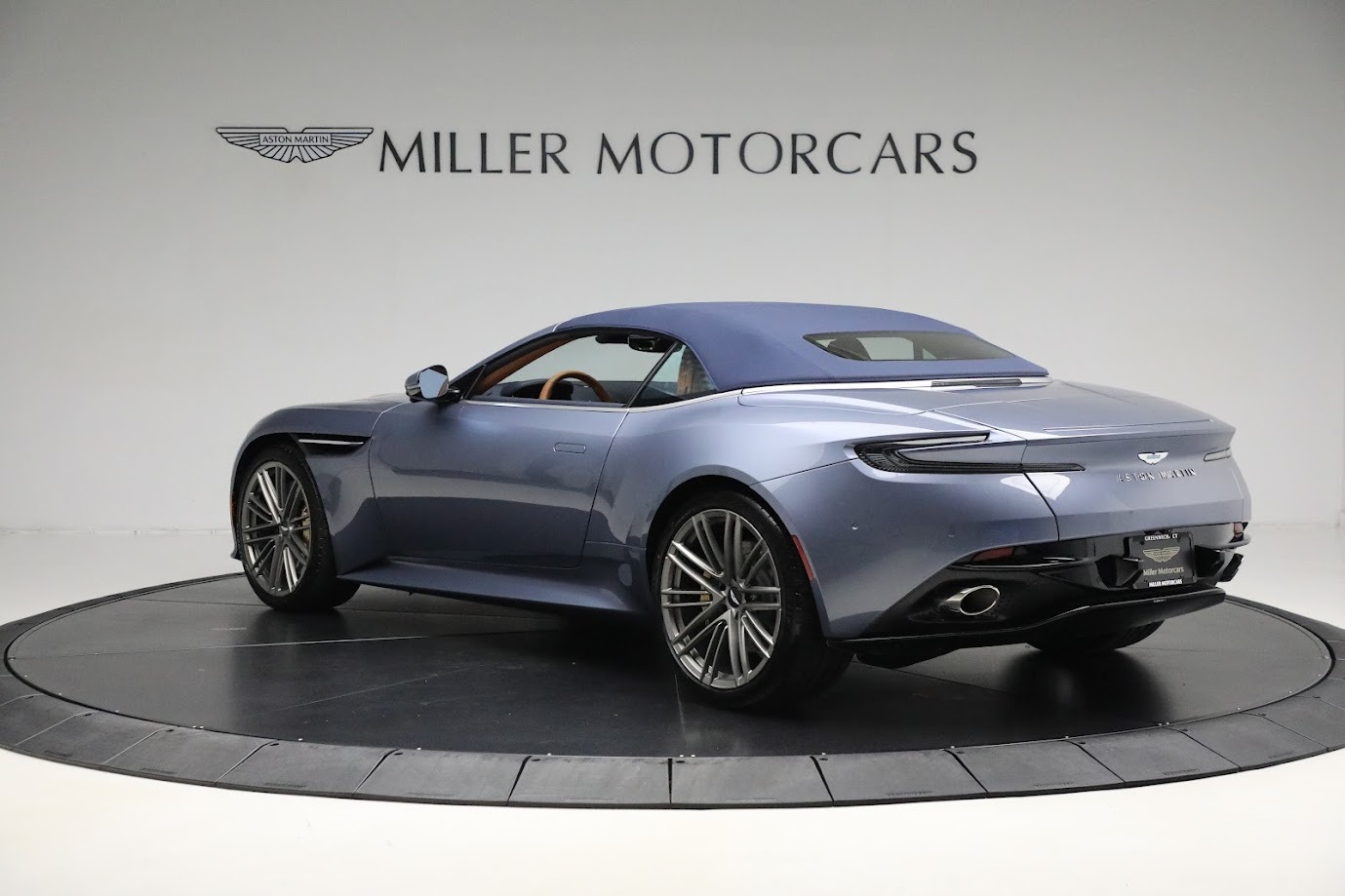 New-2024-Aston-Martin-DB12-Volante