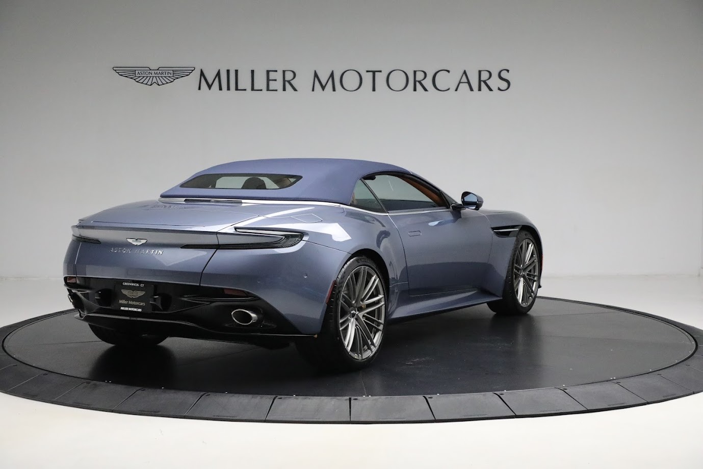 New-2024-Aston-Martin-DB12-Volante