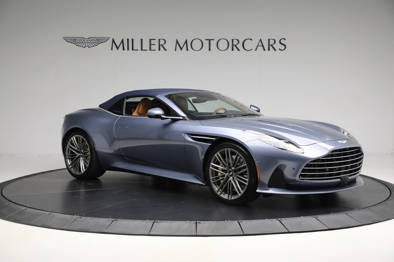 New-2024-Aston-Martin-DB12-Volante