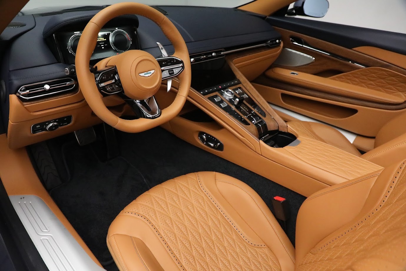 New-2024-Aston-Martin-DB12-Volante