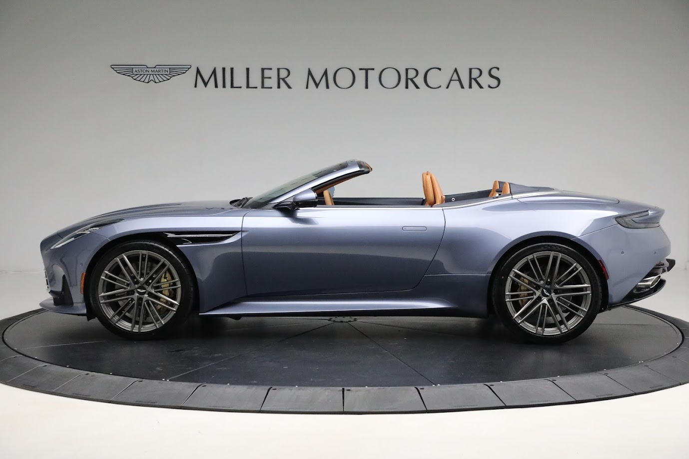 New-2024-Aston-Martin-DB12-Volante