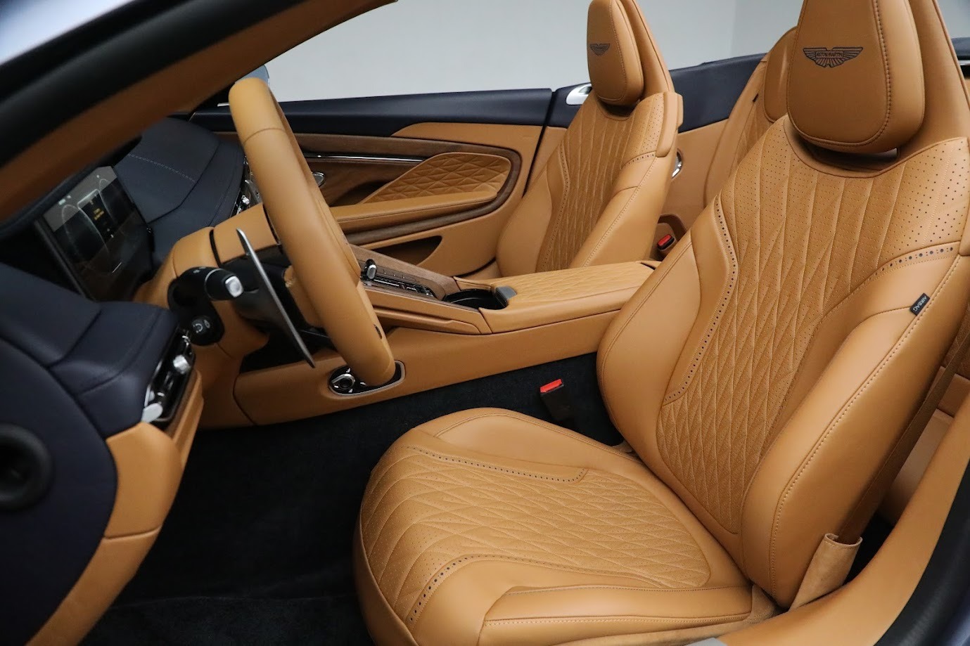 New-2024-Aston-Martin-DB12-Volante