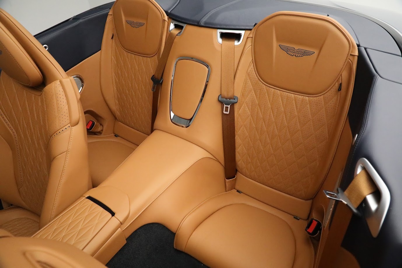 New-2024-Aston-Martin-DB12-Volante