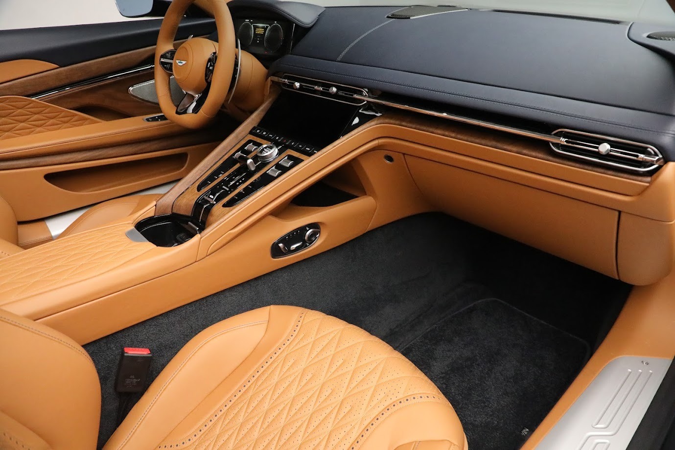 New-2024-Aston-Martin-DB12-Volante