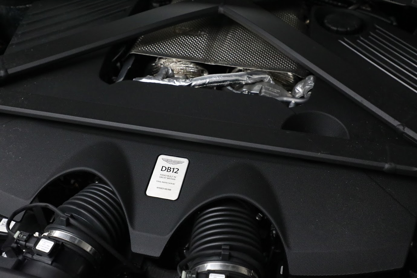 New-2024-Aston-Martin-DB12-Volante