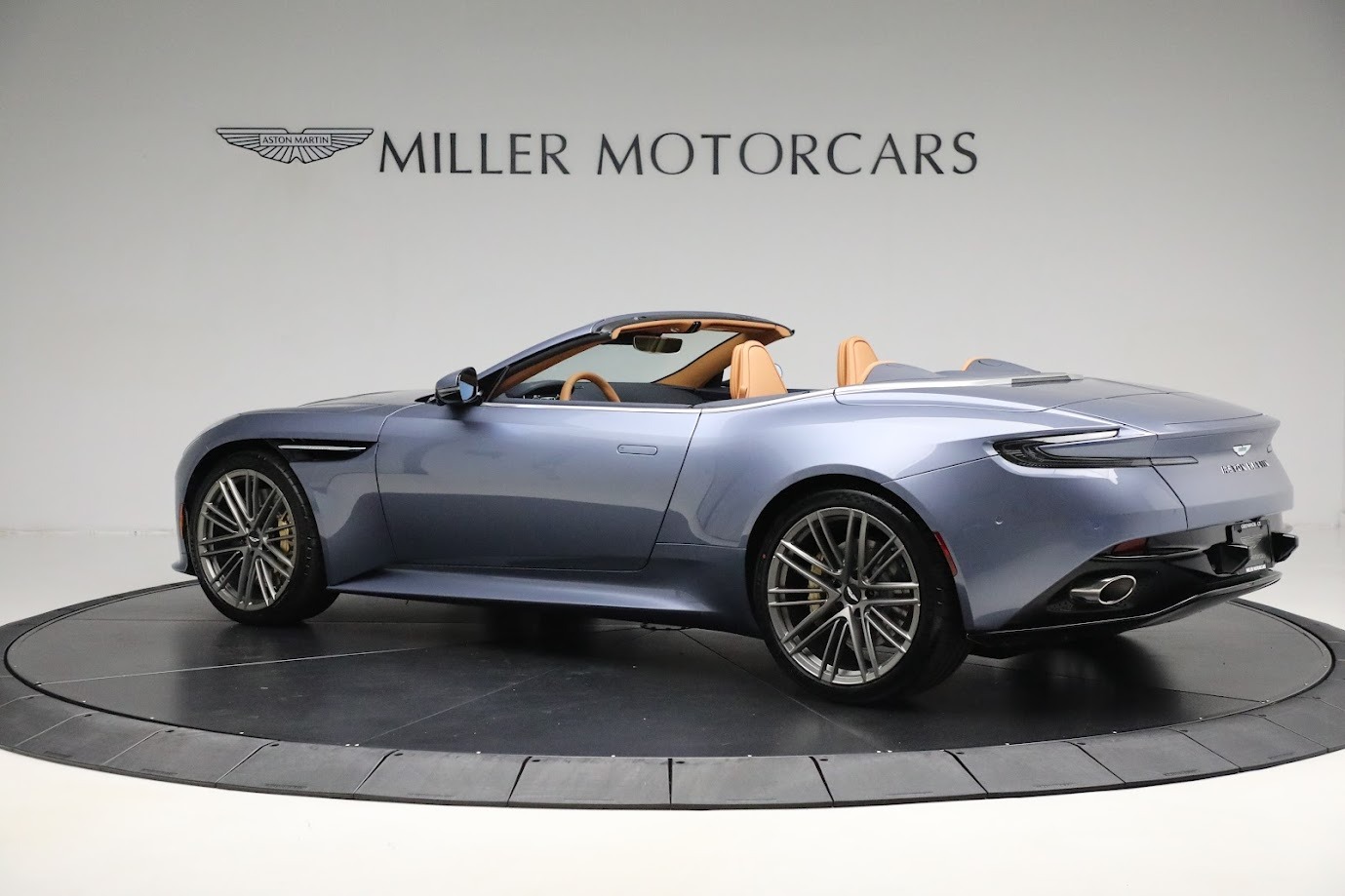 New-2024-Aston-Martin-DB12-Volante